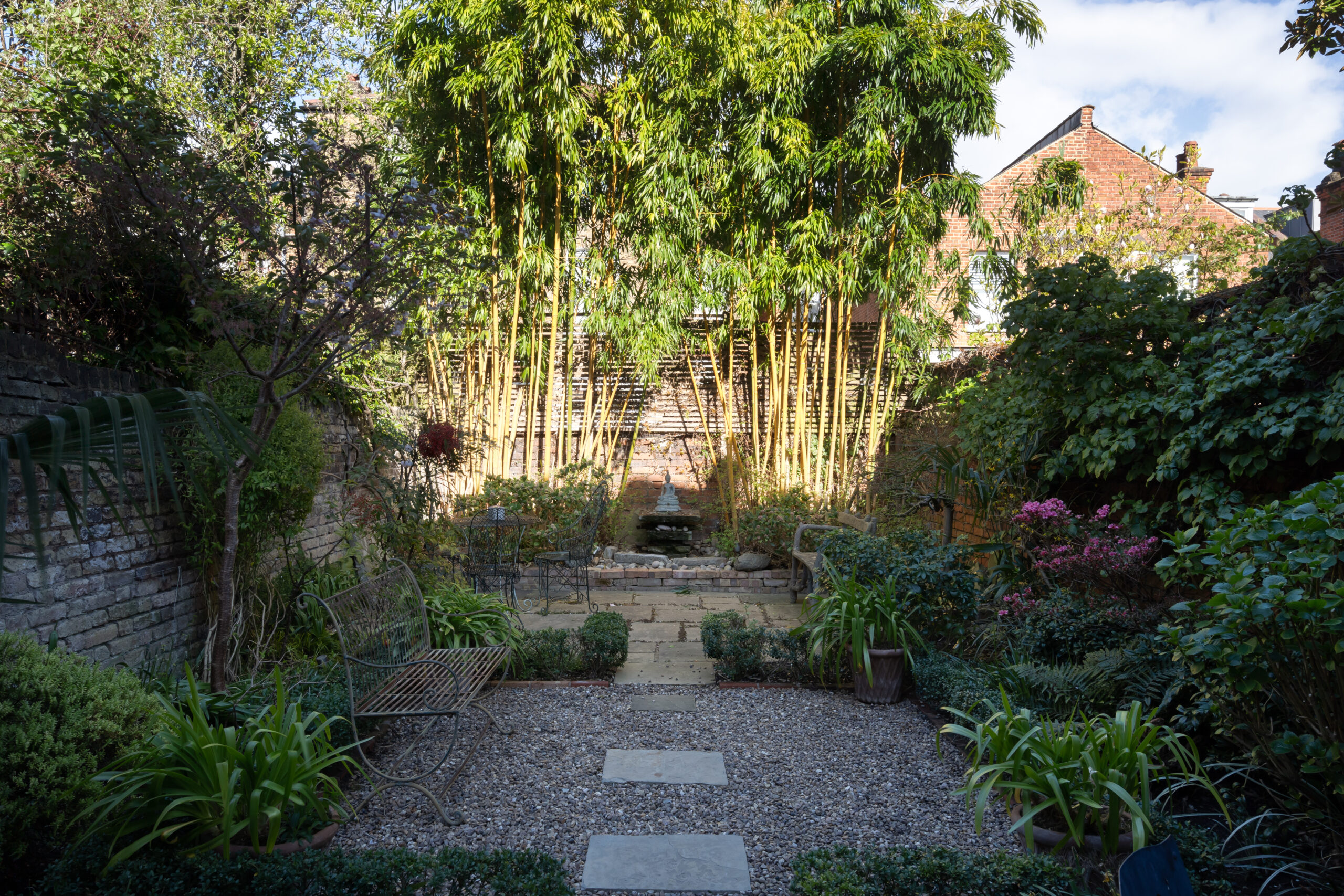 Garden in Finstock Road, North Kensington