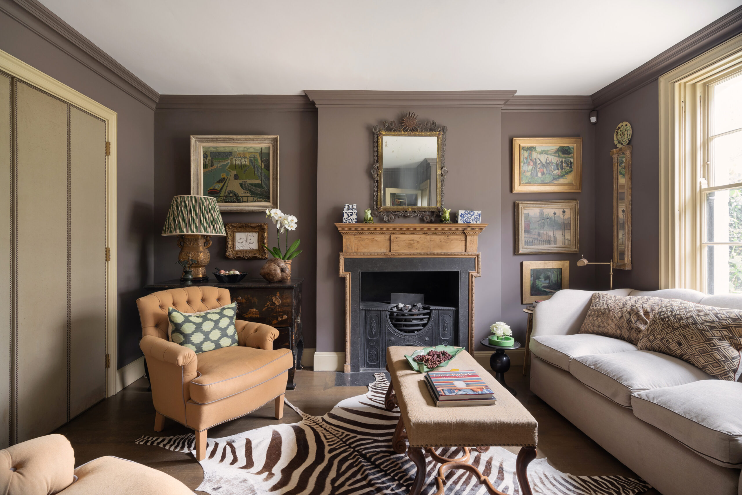 Living room in Gordon Place, Kensington