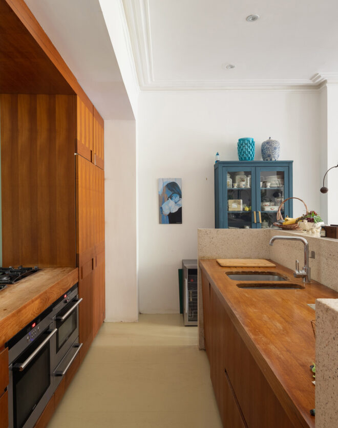 For Sale: Sutherland Avenue Maida Hill W9 wooden kitchen cabinets
