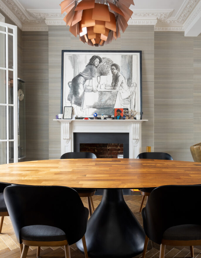 Westbourne Grove W11 Dining Room with circular table and black chairs