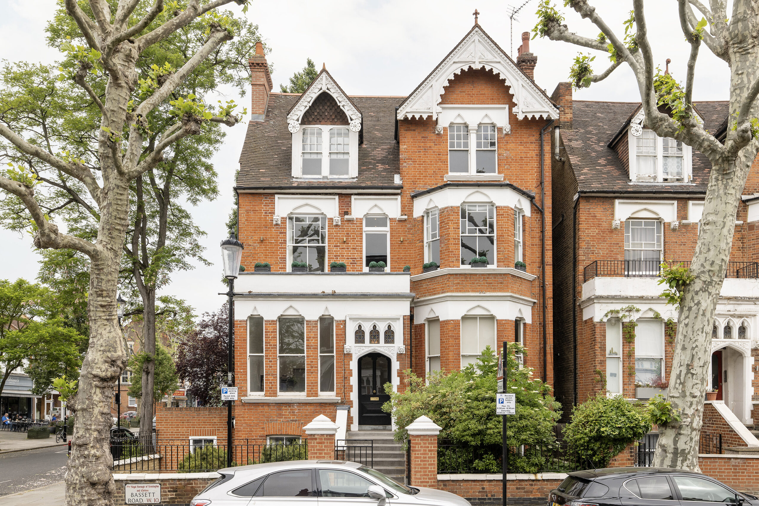 Elegant red-brick exterior of a luxury apartment for sale in North Kensington