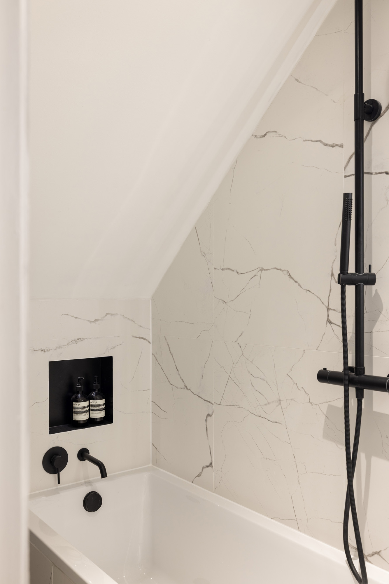 Domus-Nova-Notting-Hill-Apartment-For-Rent-Clanricarde-Gardens-5_Lo