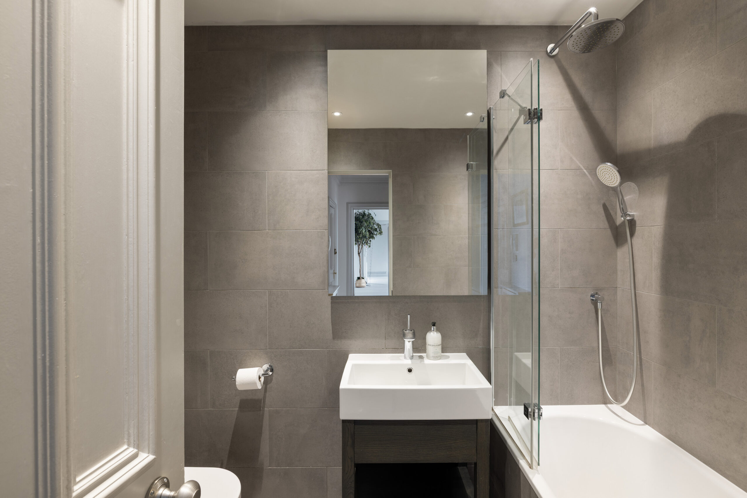Domus-Nova-Notting-Hill-Apartment-For-Rent-Pembridge-Square-4_Lo