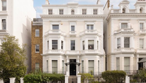 Domus-Nova-Notting-Hill-Apartment-For-Rent-Pembridge-Square_Lo_6 (1)