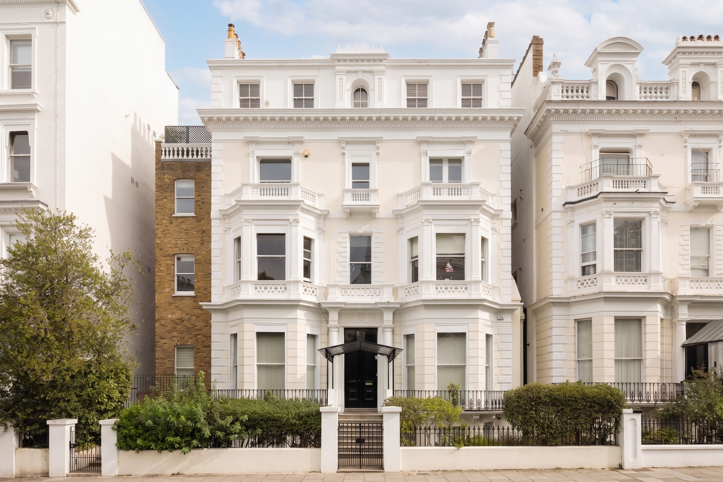 Domus-Nova-Notting-Hill-Apartment-For-Rent-Pembridge-Square_Lo_6 (1)