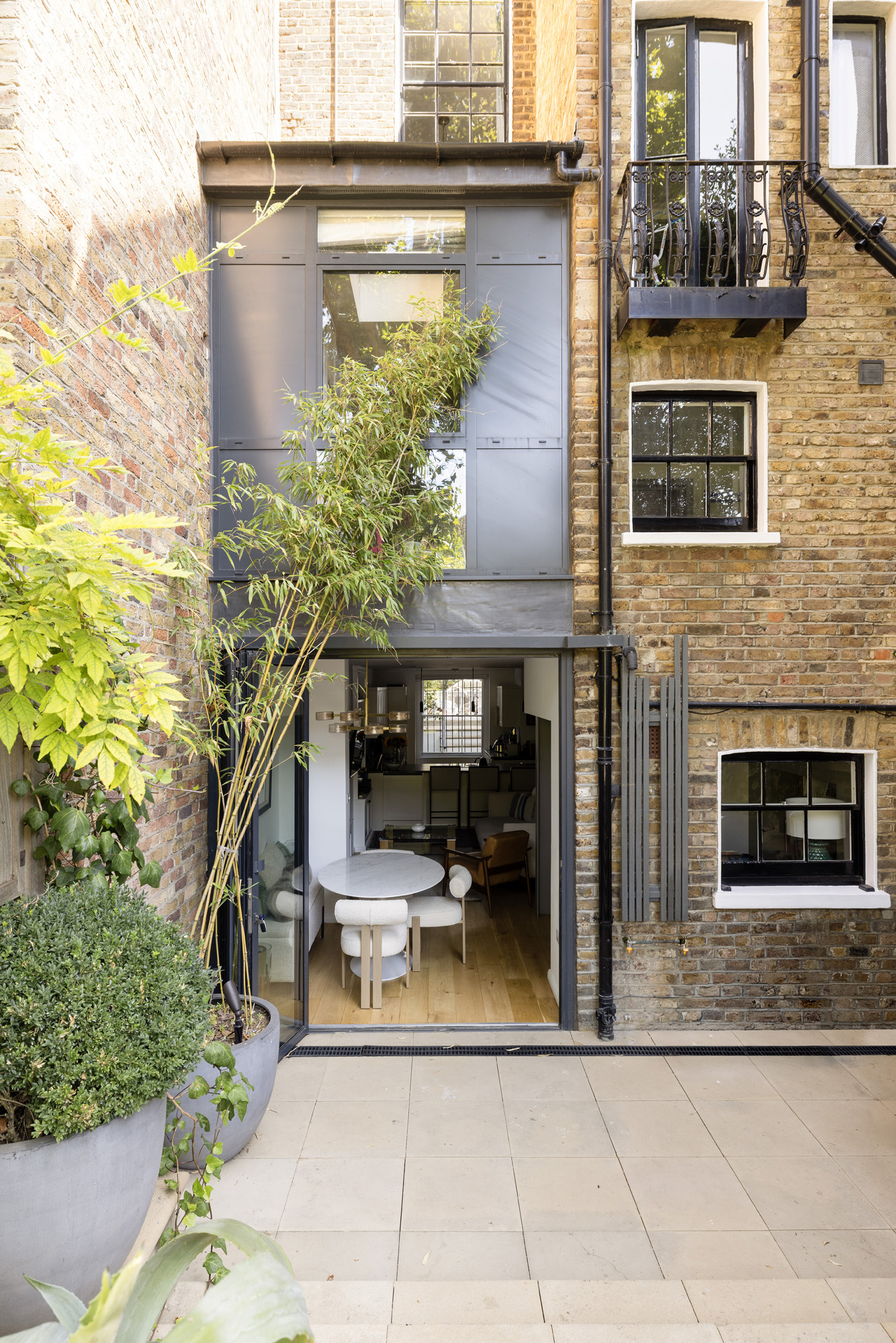 Domus-Nova-Notting-Hill-Apartment-For-Sale-Hereford-Road-1_Lo (25)