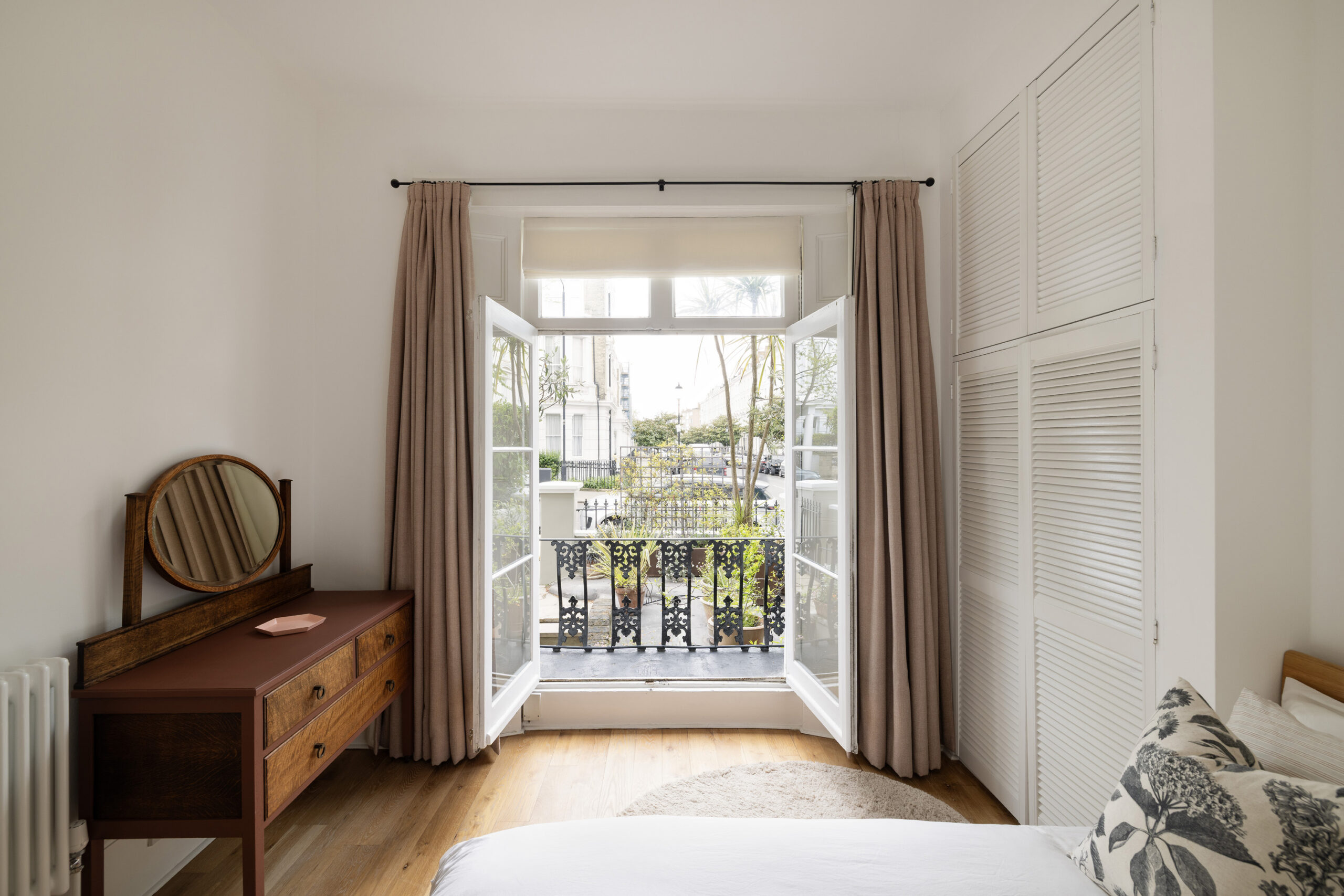 Domus-Nova-Notting-Hill-Apartment-For-Sale-Kensington-Park-Road-Upper-1_Lo
