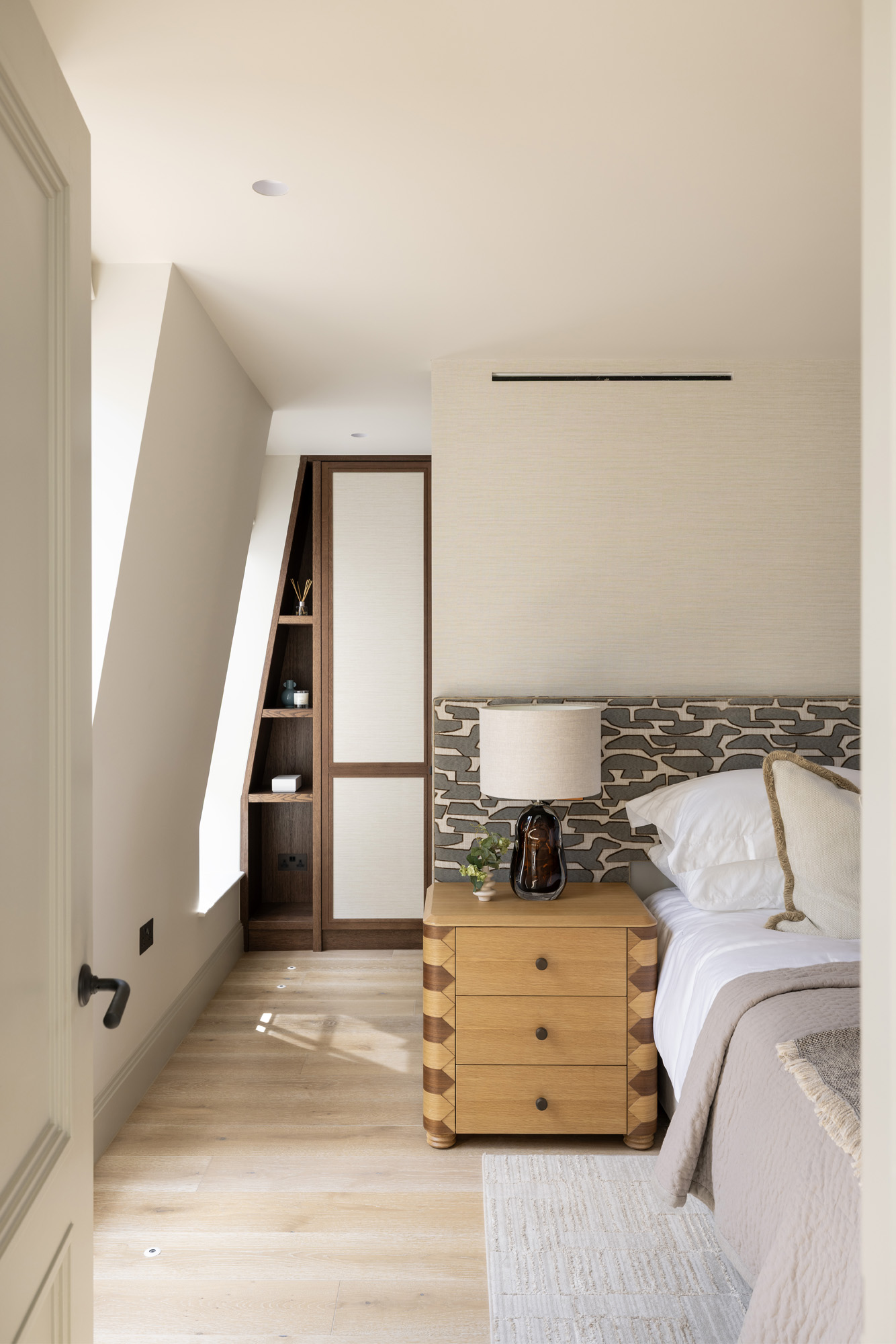 Domus-Nova-Notting-Hill-House-For-Rent-Botts-Mews-1_Lo