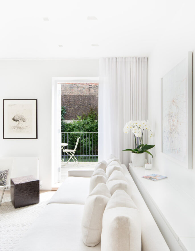 For Sale: Powis Gardens Notting Hill W11 minimalist interior design in reception room