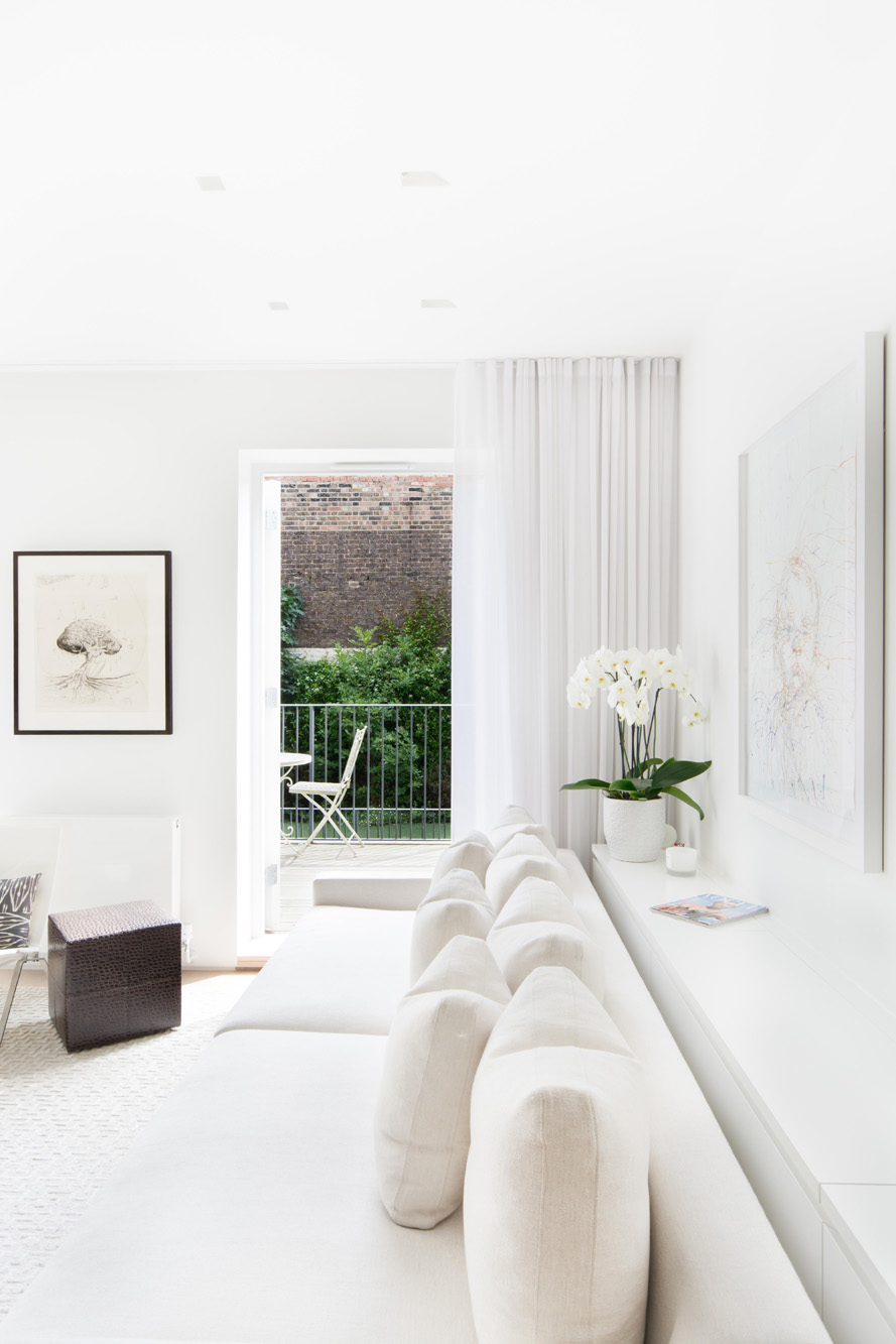 For Sale: Powis Gardens Notting Hill W11 minimalist interior design in reception room