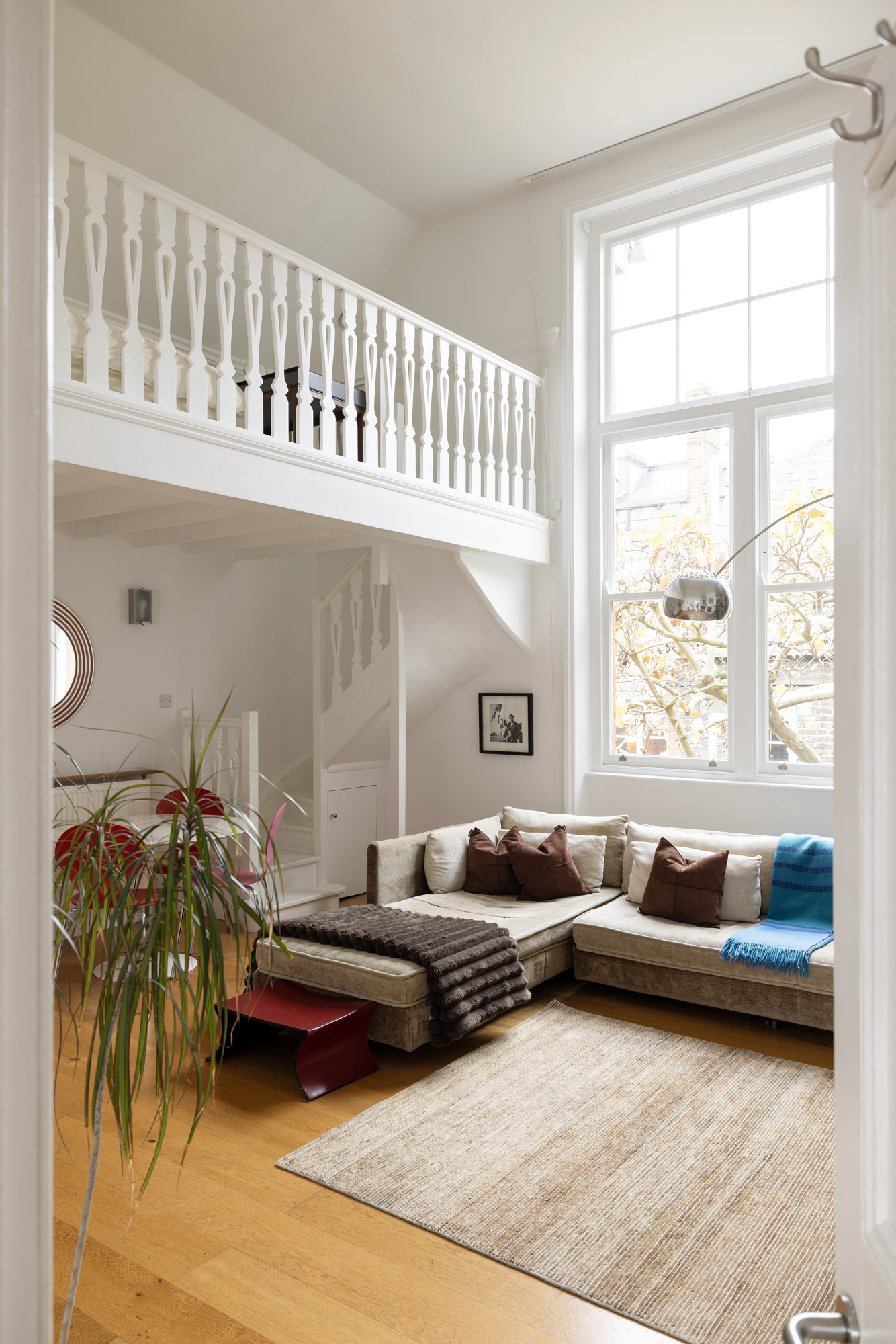 Domus-Nova-Primrose-Hill-House-For-Rent-Primrose-Hill-Studios-18_Lo