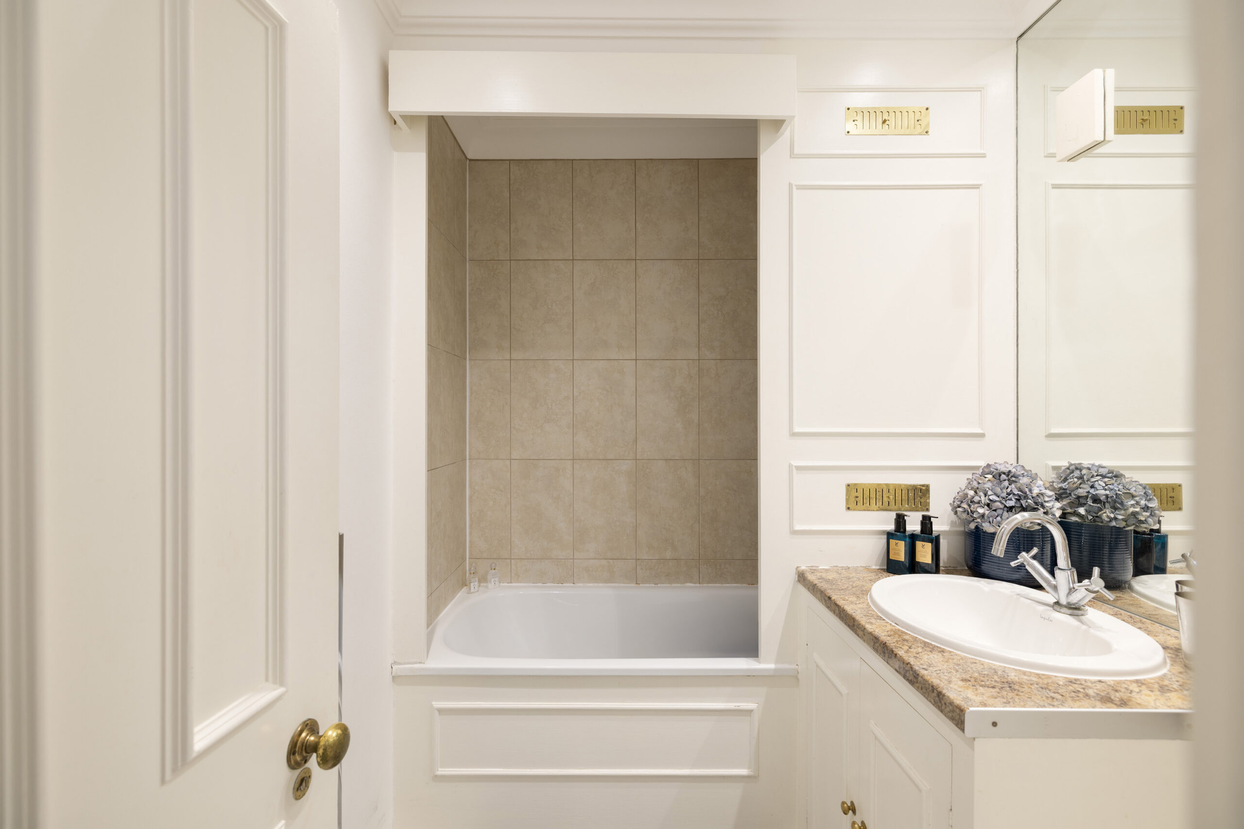 Domus-Nova-South-Kensington-Apartment-For-Rent-Stanhope-Gardens-1_Lo