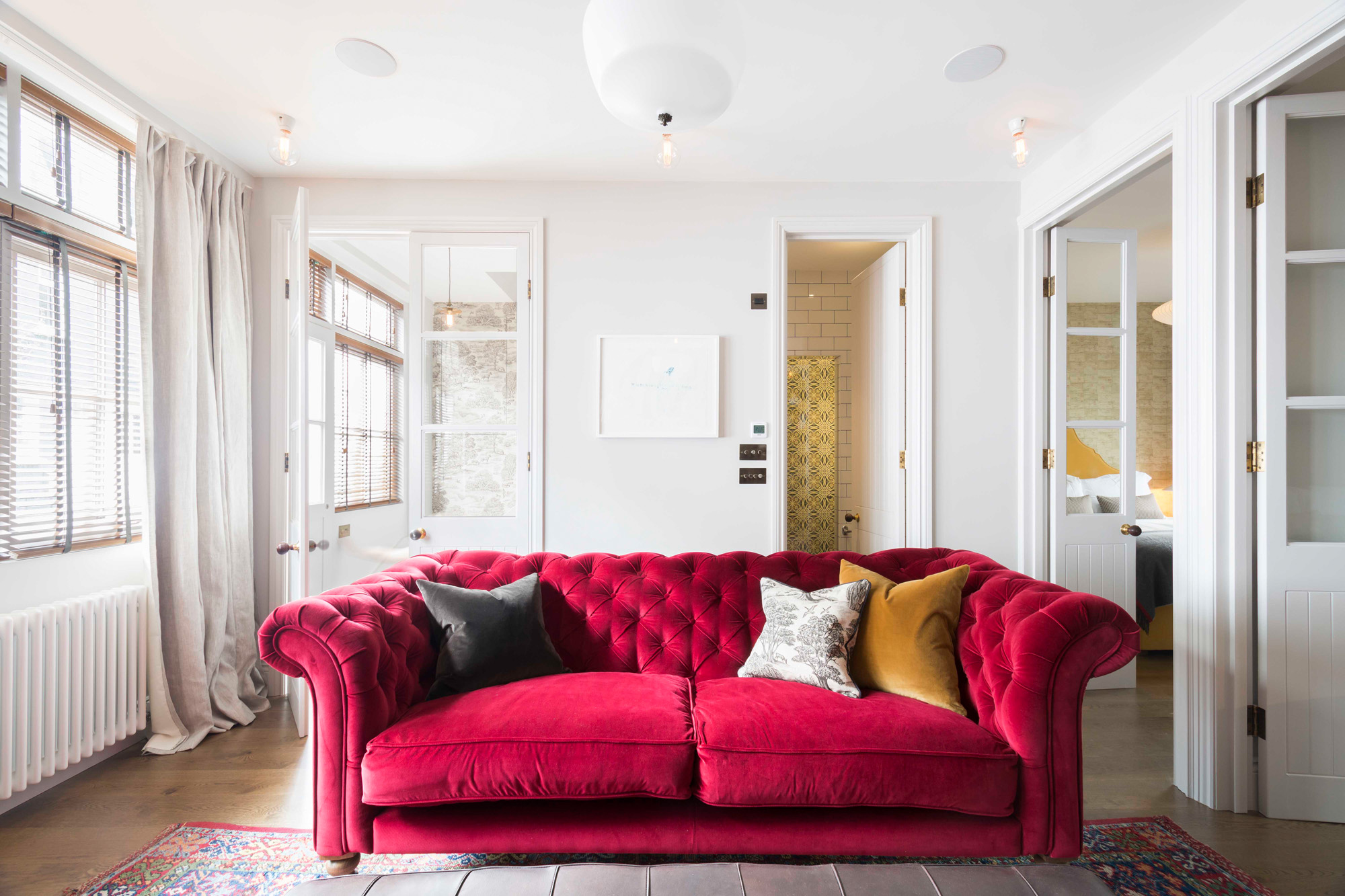 For Sale: St Luke&#039;s Mews Notting Hill W11 bright red velvet sofa in reception room
