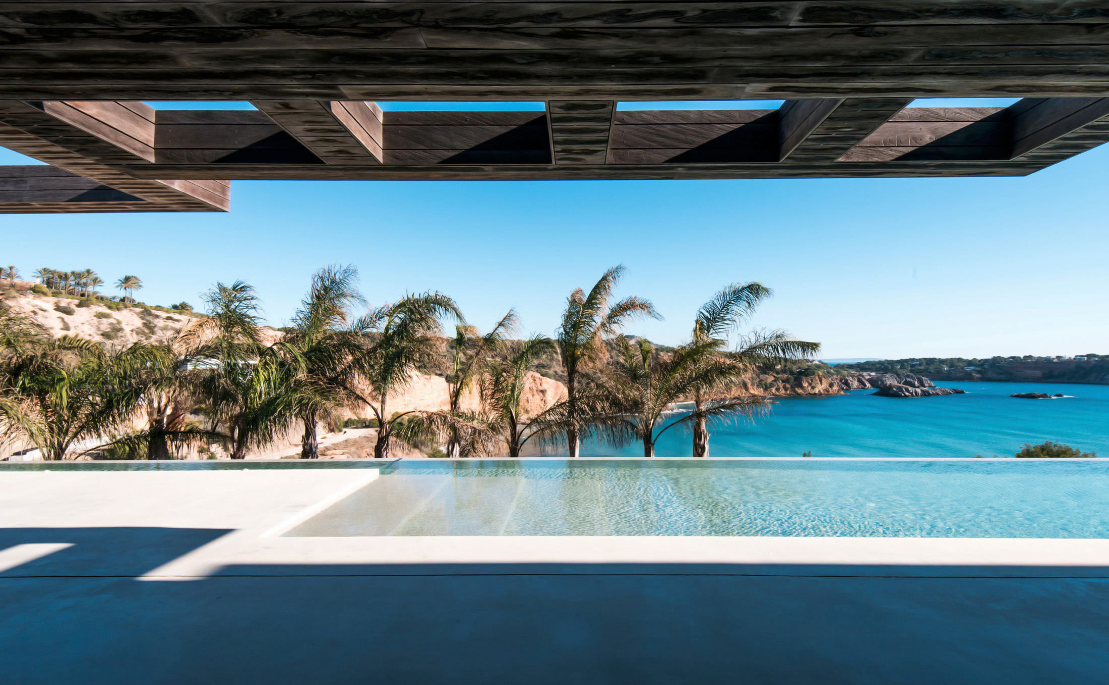 Wooden canopy by luxury architecture studio in Ibiza De Castro Arquitectos