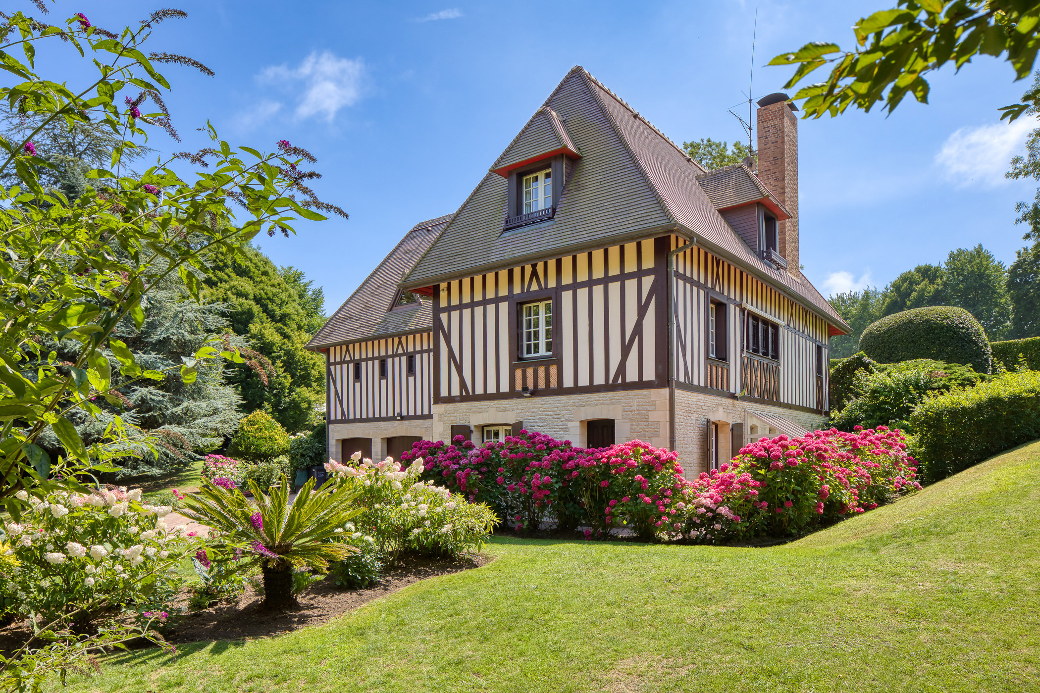 France-Luxury-Property-House-Apartment-For-Sale-Rent-Deauville-Normandy- (3)