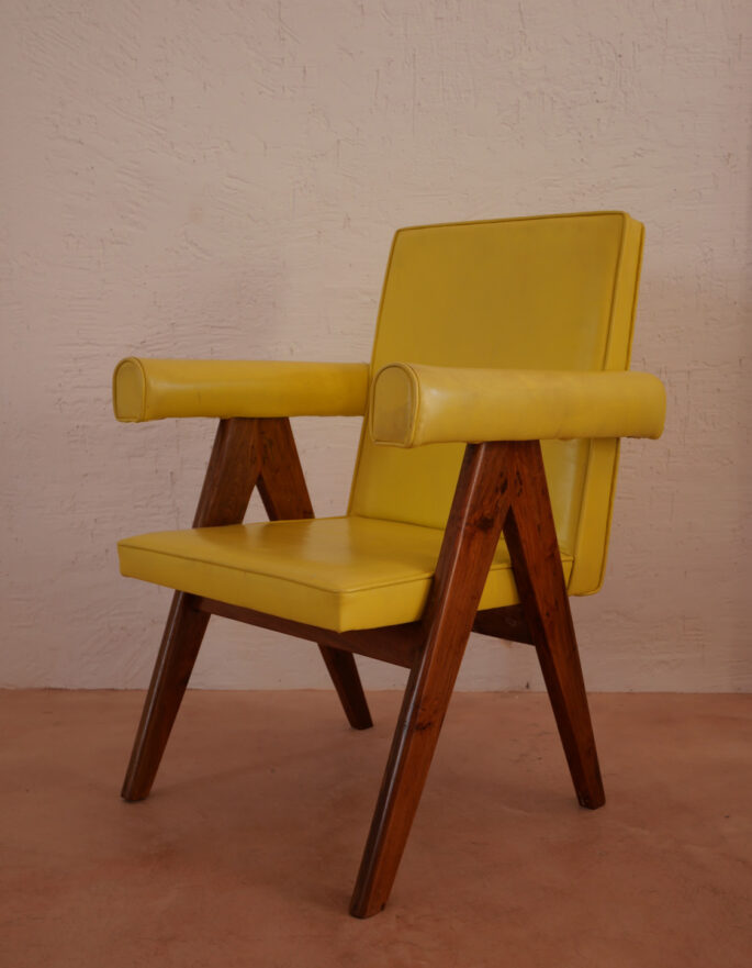 Chair by Galeria Tambien