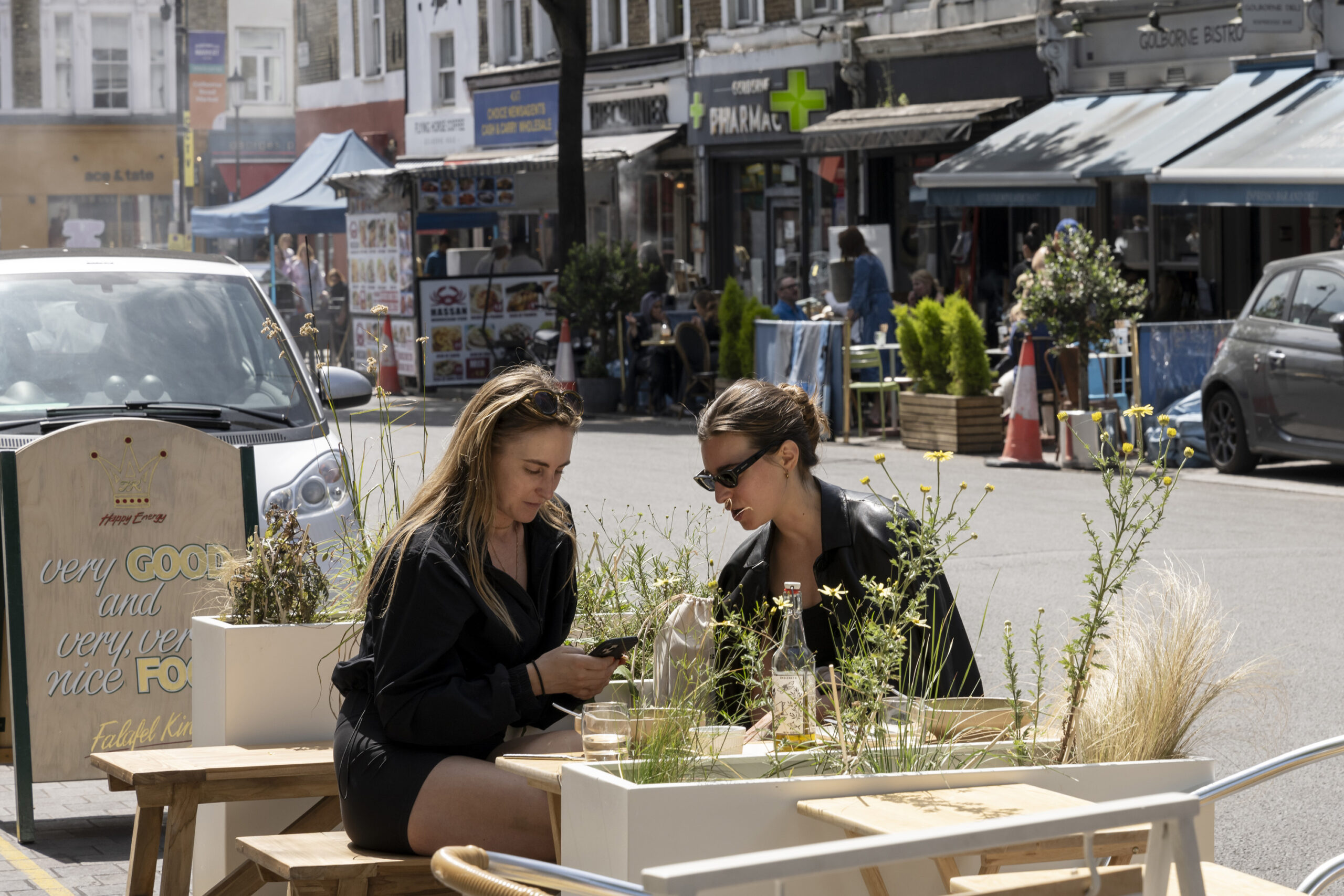 North-Kensington-Area-Guide-Best-Coffee-Flying-Horse