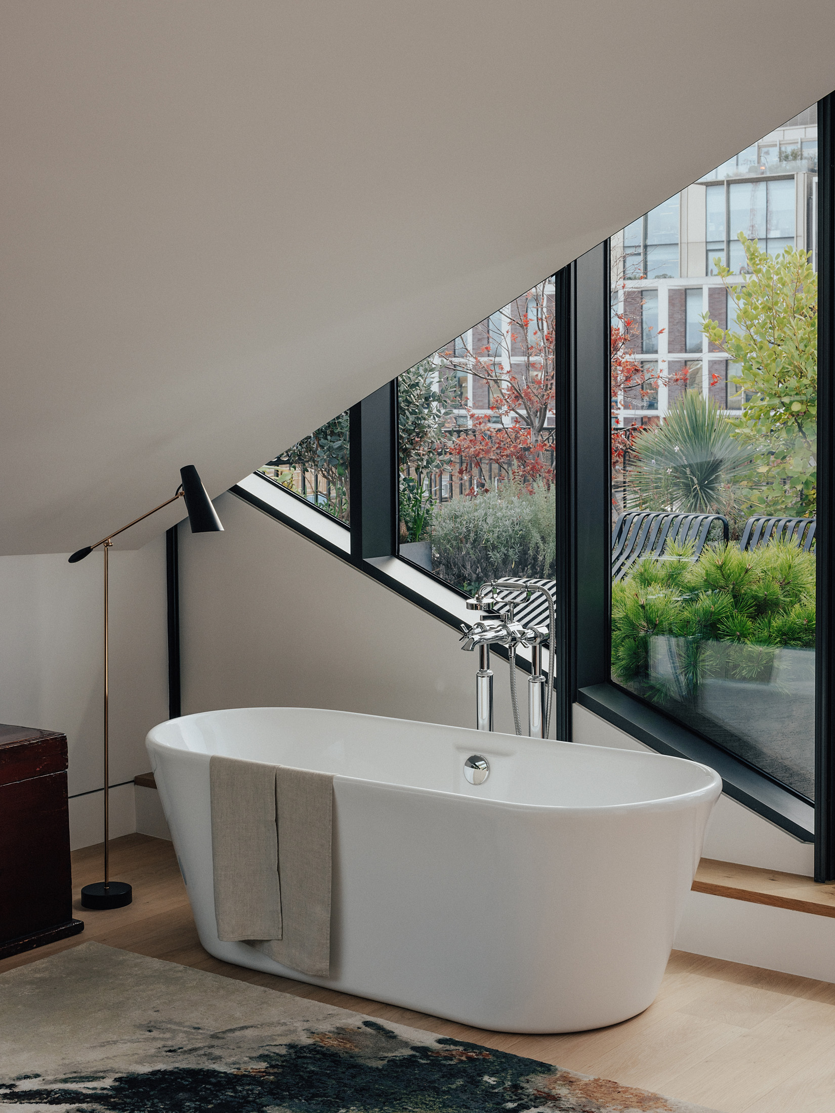 Grafted-Apartment-Arabescato-Fitzrovia-London-Bathtub-Taran-Wilkhu
