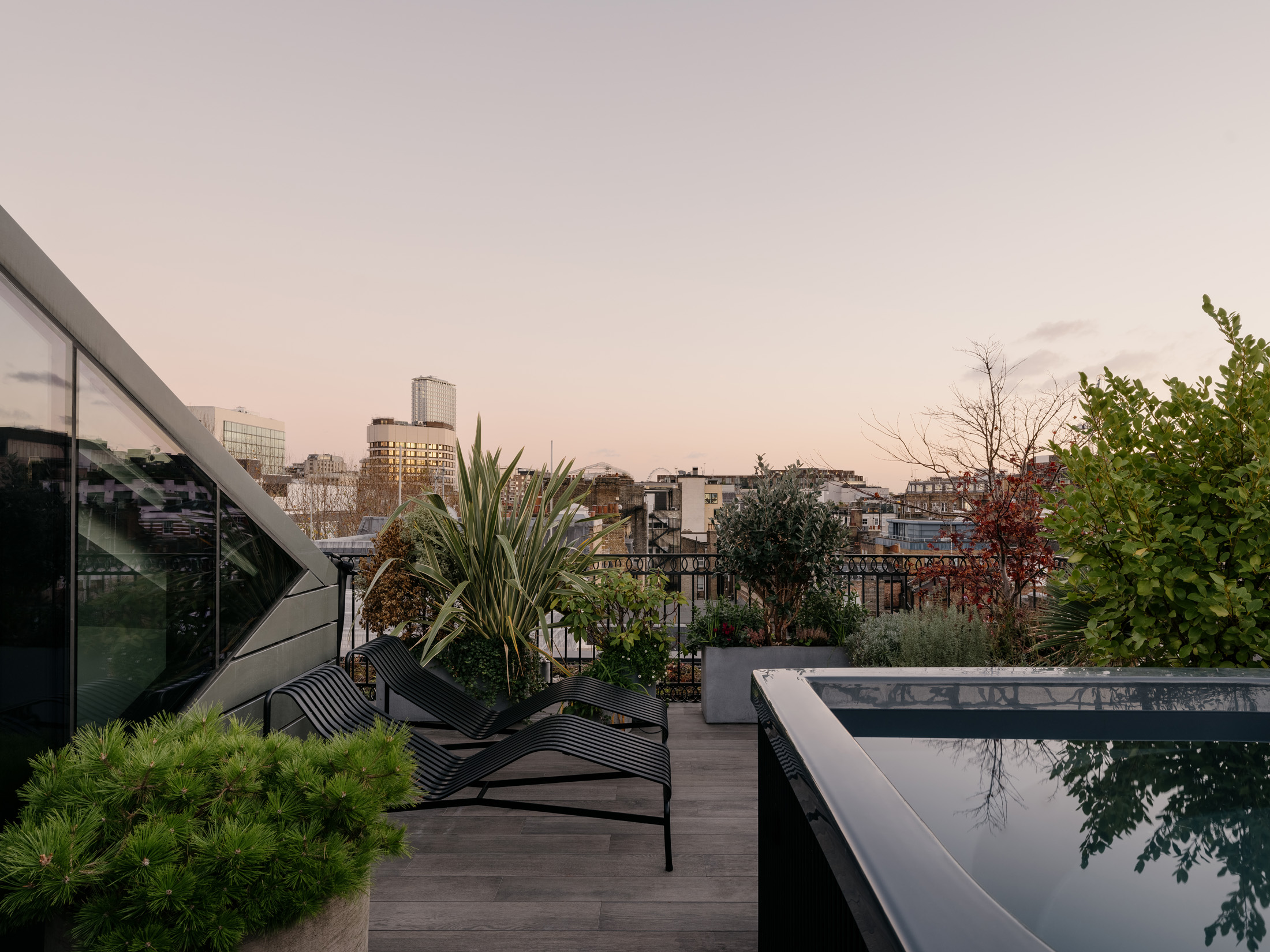 Grafted-Apartment-Arabescato-Fitzrovia-London-Terrace-Hot-Tub-James-Retief