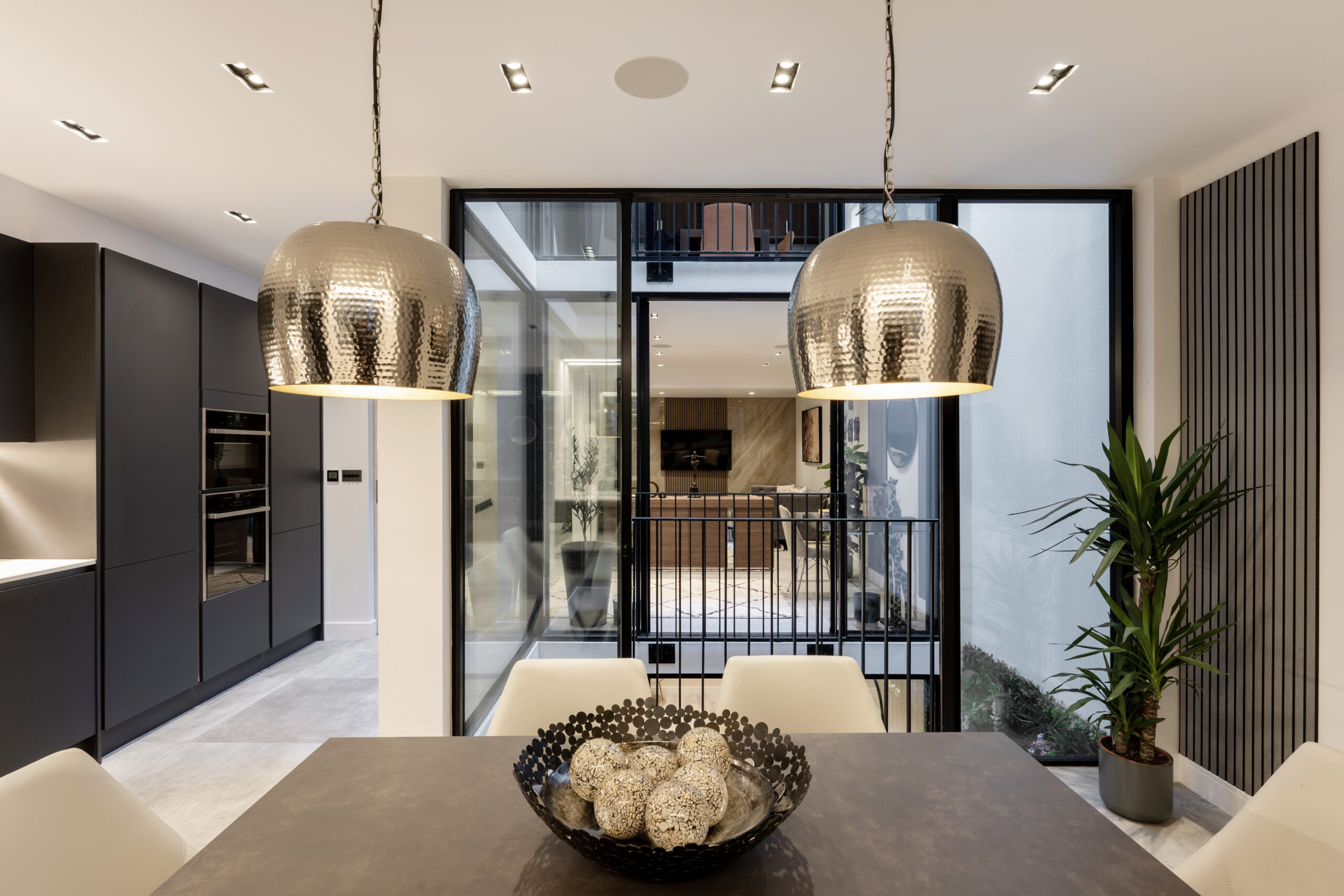 For Sale: Elgin Mews Notting Hill W11 contemporary dining room with luxury interior design