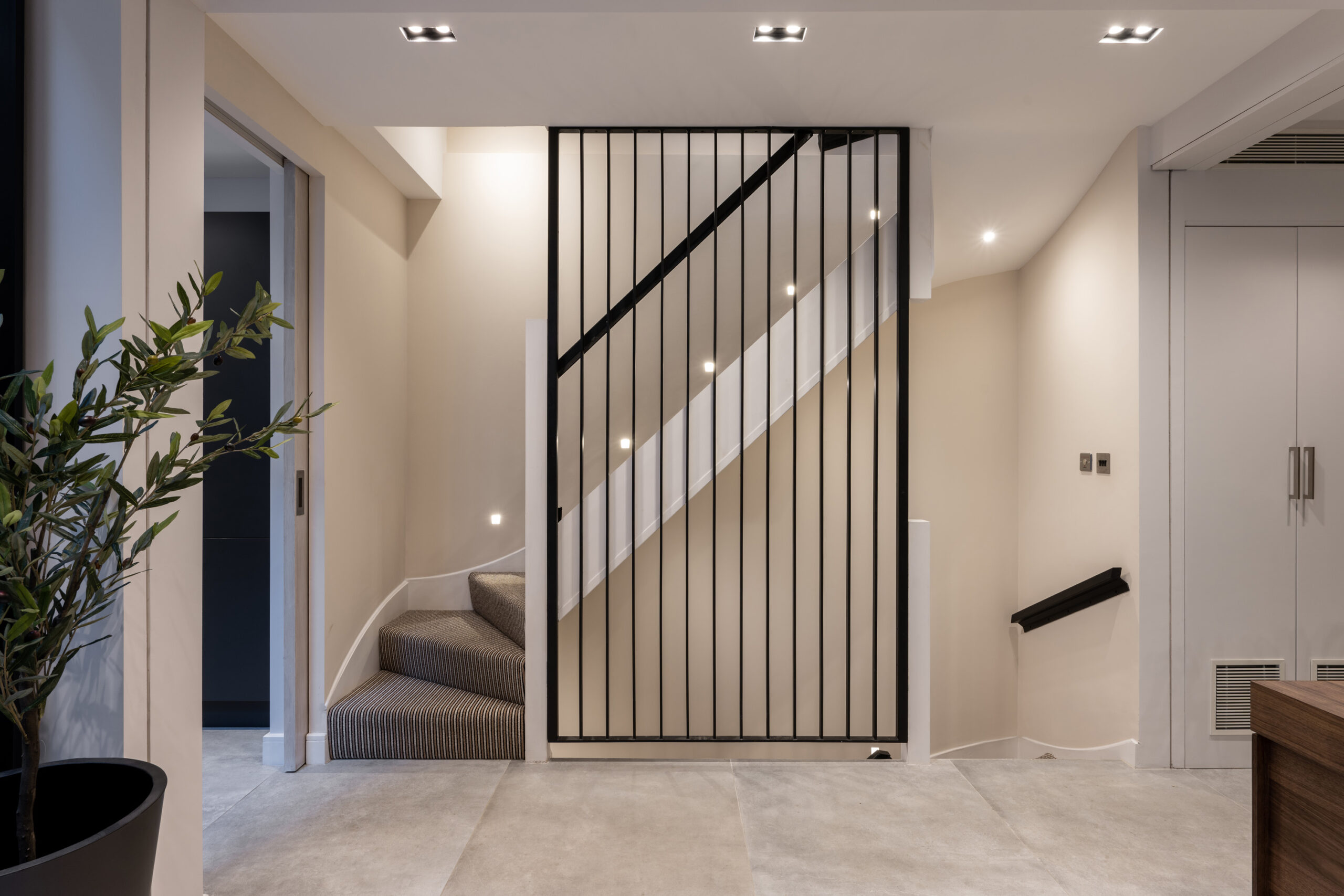 For Sale: Elgin Mews Notting Hill W11 modern staircase