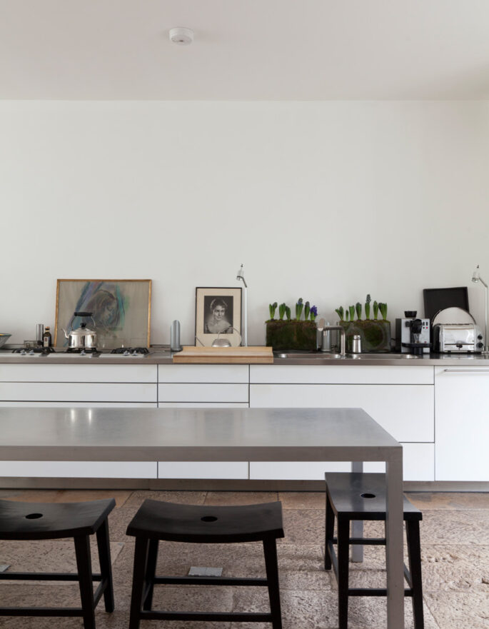 For Sale: Lansdowne Road Notting Hill W11 minimalist interior design