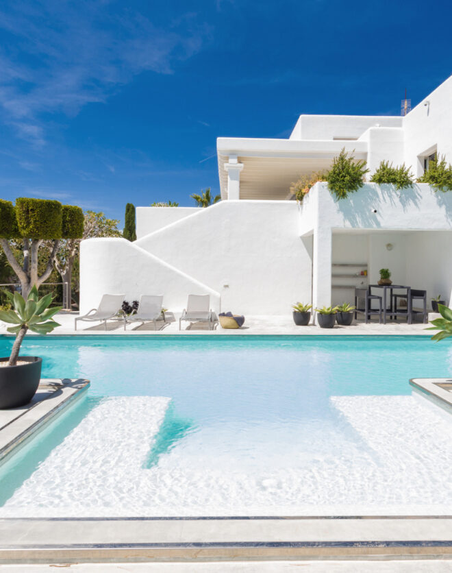 Exterior de la piscina de Can Colima Ibiza Villa