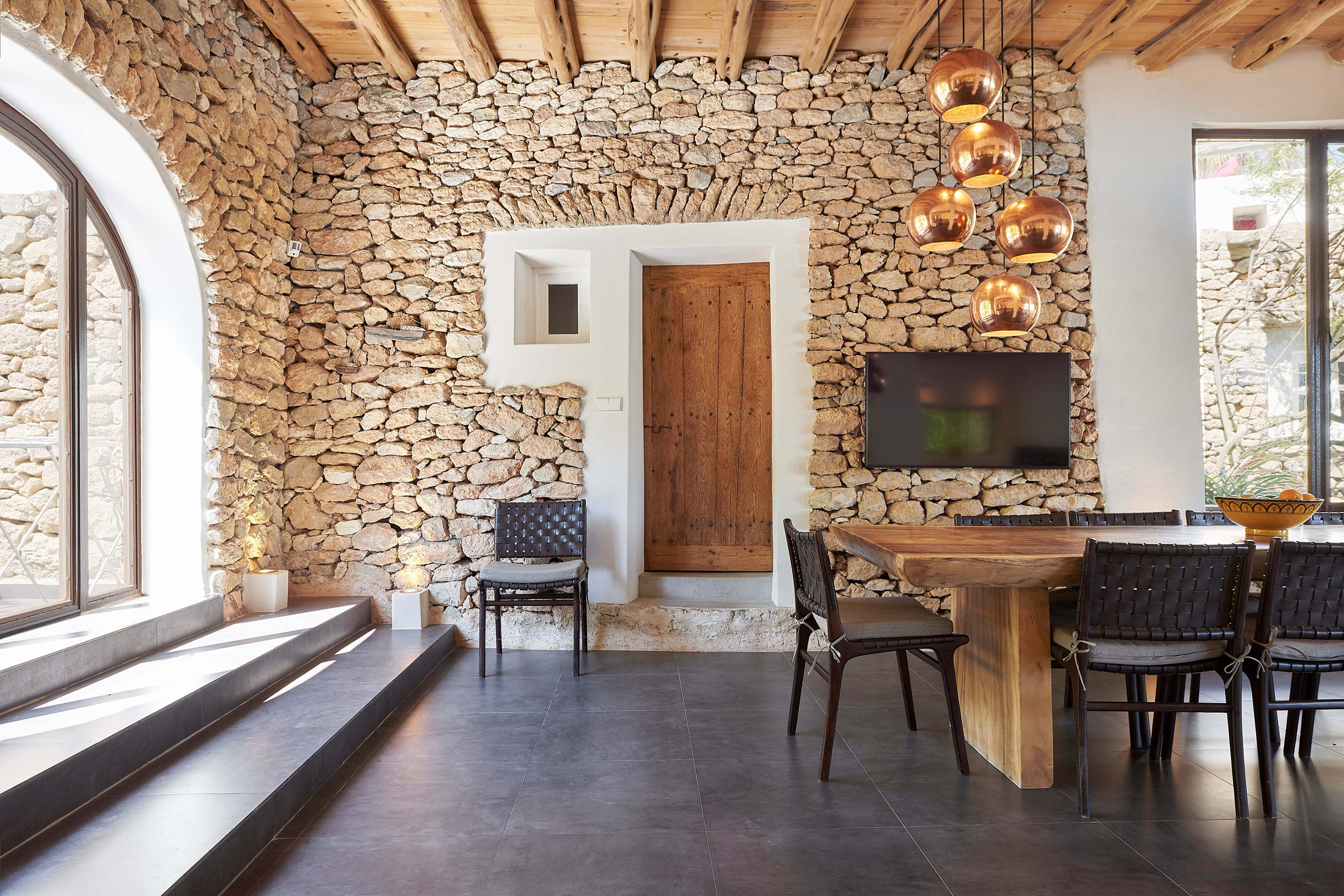 Exposed brick wall of a finca to rent in Ibiza