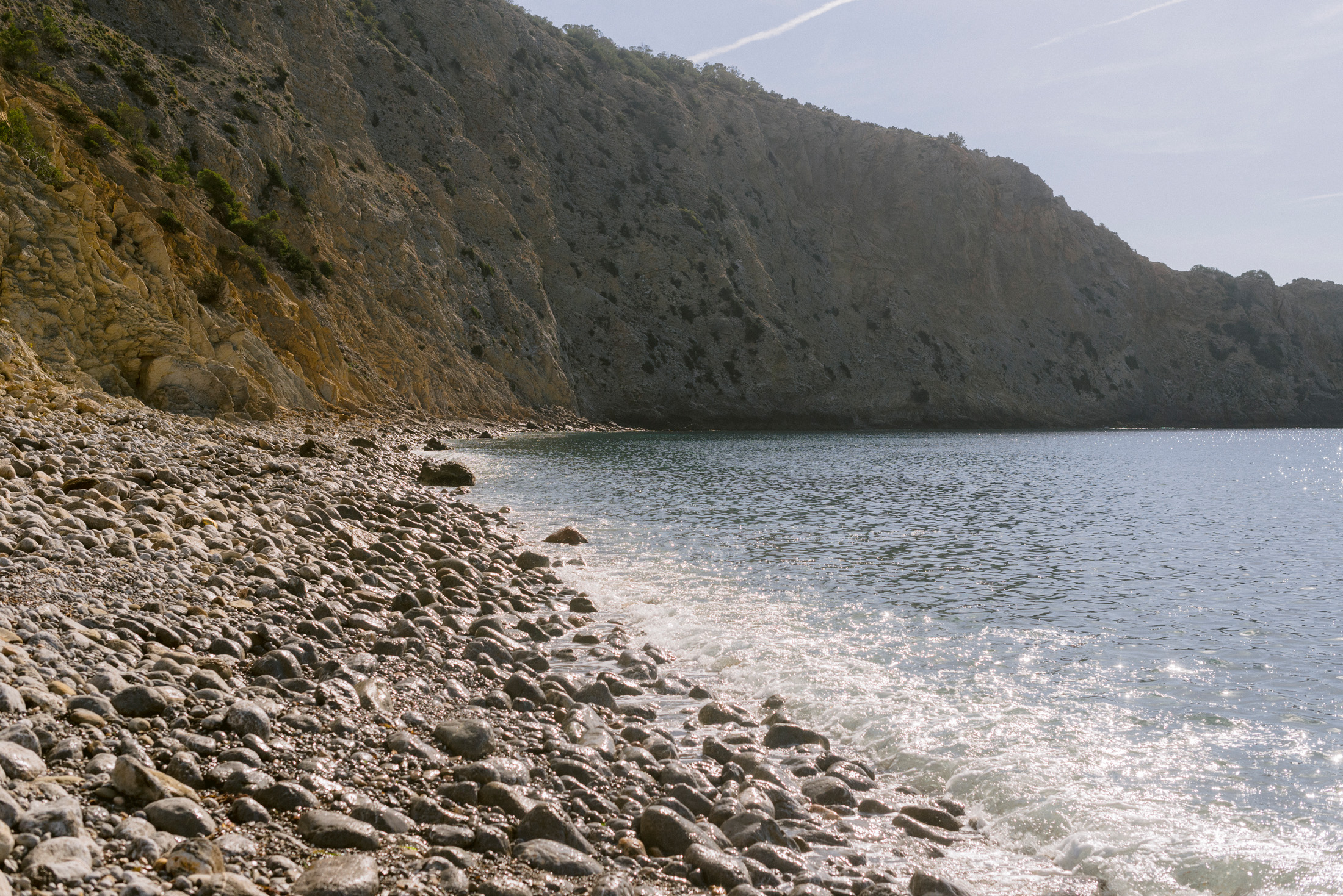 Journal_Ibiza’s_Best_Beaches_Cala_Jondal (14)