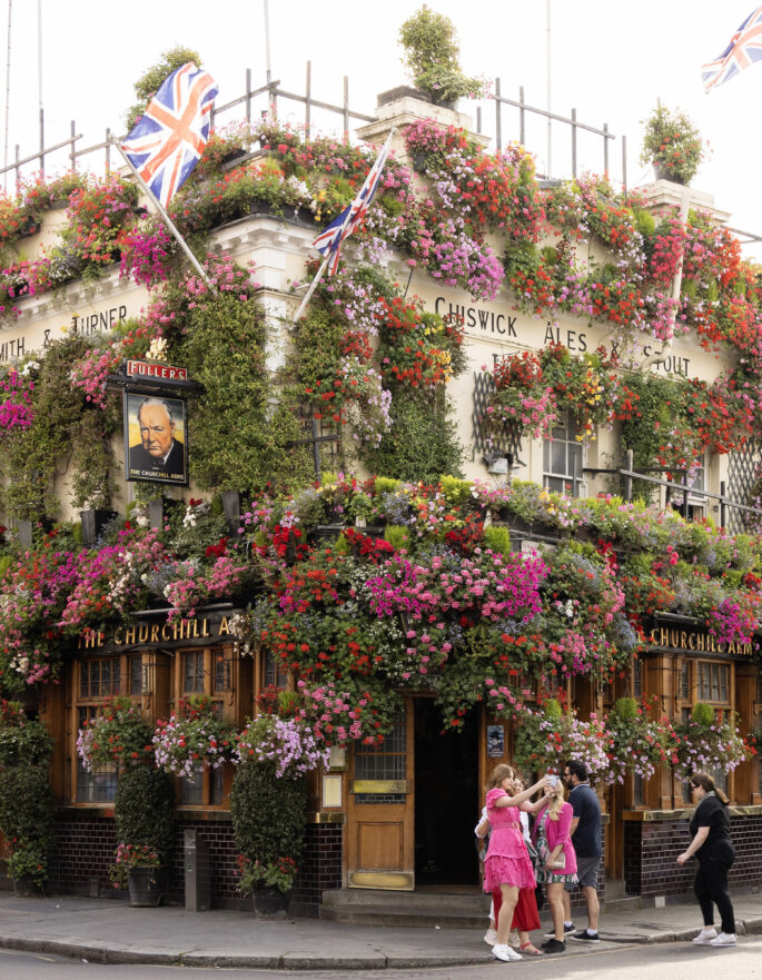 Kensington-Area-Guide-Best-Pubs-The-Churchill-Arms (3)