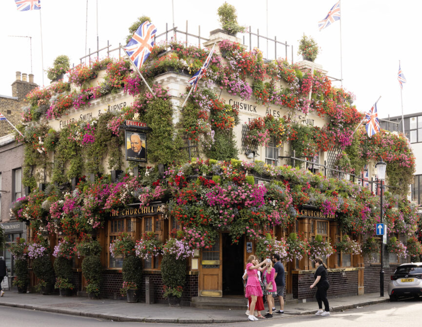 Kensington Area Guide, Best Pubs, image of The Churchill Arms, Kensington Church St, London