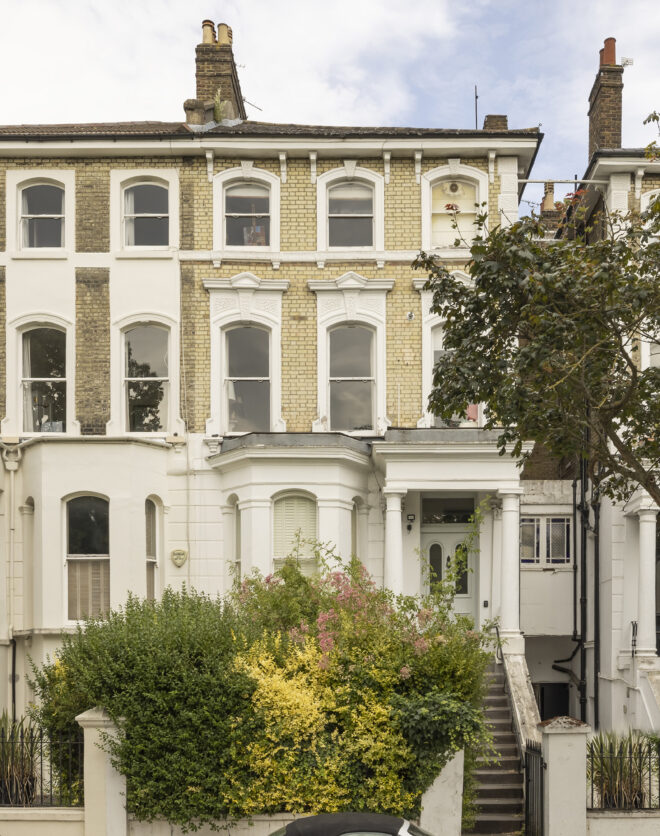 Ladbroke-Grove-Apartment-For-Rent-St-Charles-Square-16_Lo