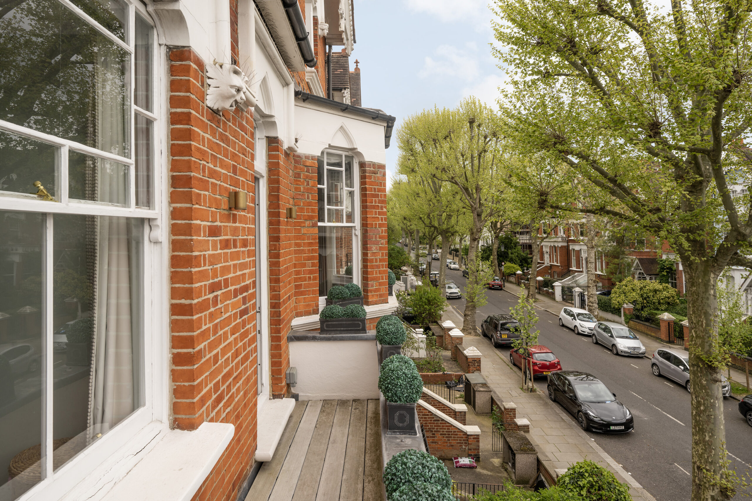 Ladbroke-Grove-Apartment-For-Sale-Bassett-Road-13_Lo