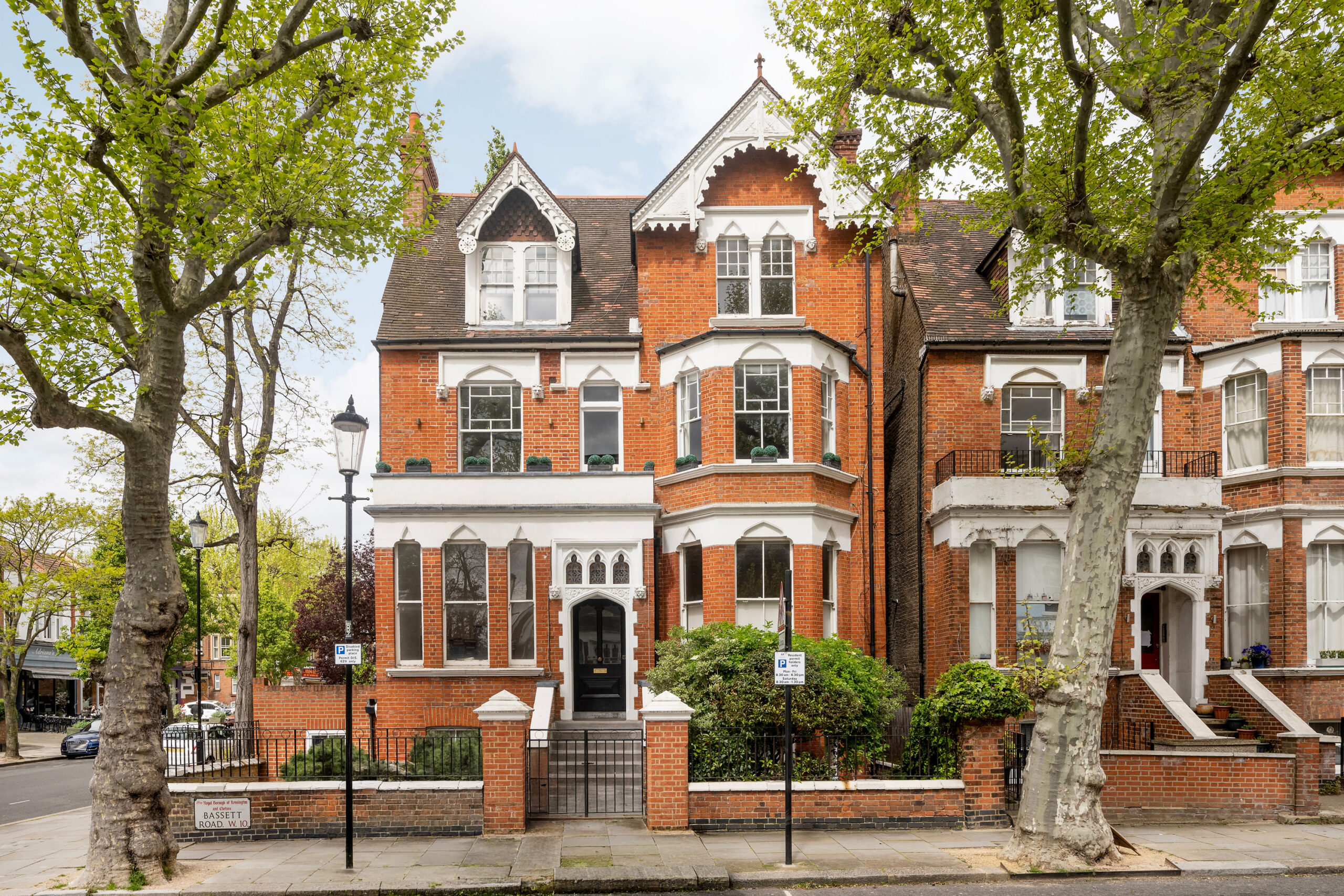 Ladbroke-Grove-Apartment-For-Sale-Bassett-Road-1_Lo – Copy_