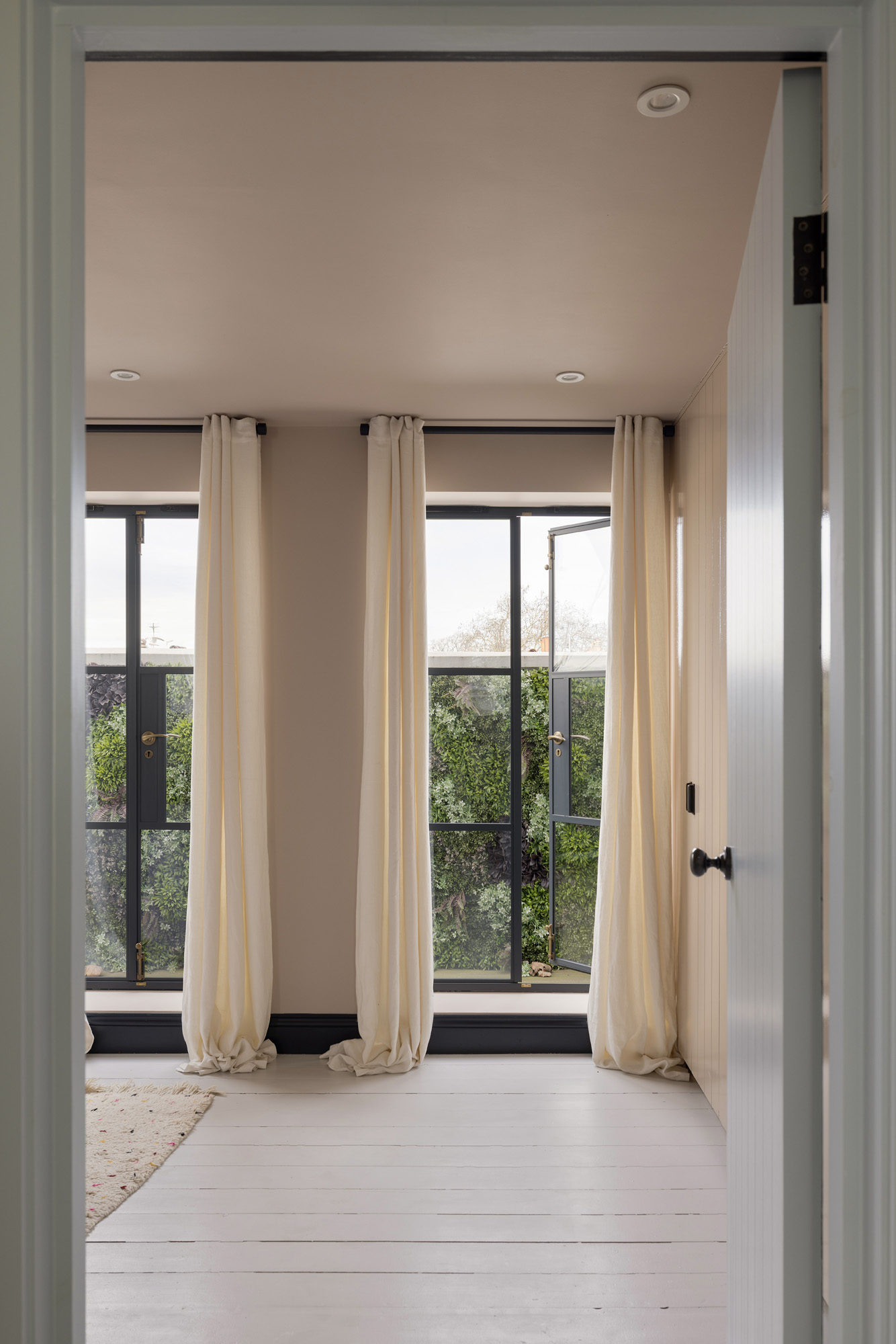 Ladbroke-Grove-Apartment-For-Sale-Chesterton-Road-Reshoot-4_Lo