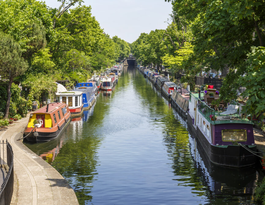 Little Venice Area Guide, Narrow boats moored at Regent’s Canal in Little Venice, London