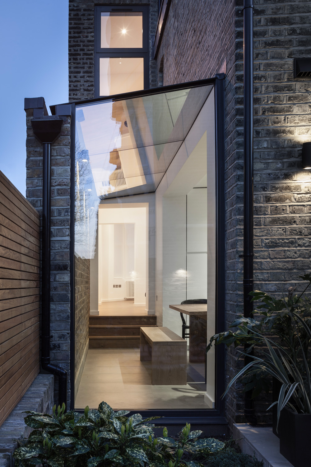 Crown Hill Road by Manea Kella - luxury contemporary architects in London