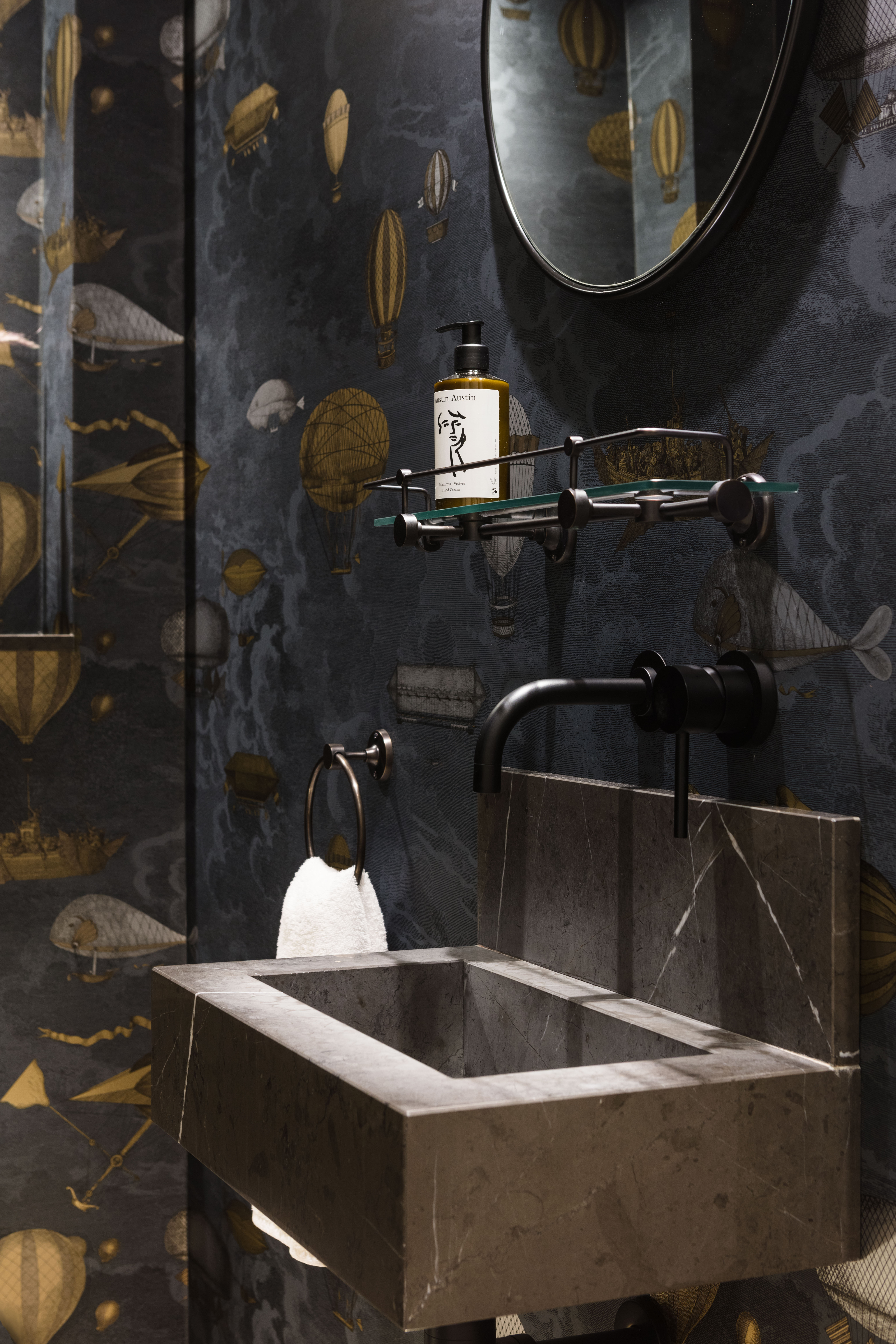 Bathroom by Margot Tsim Interiors