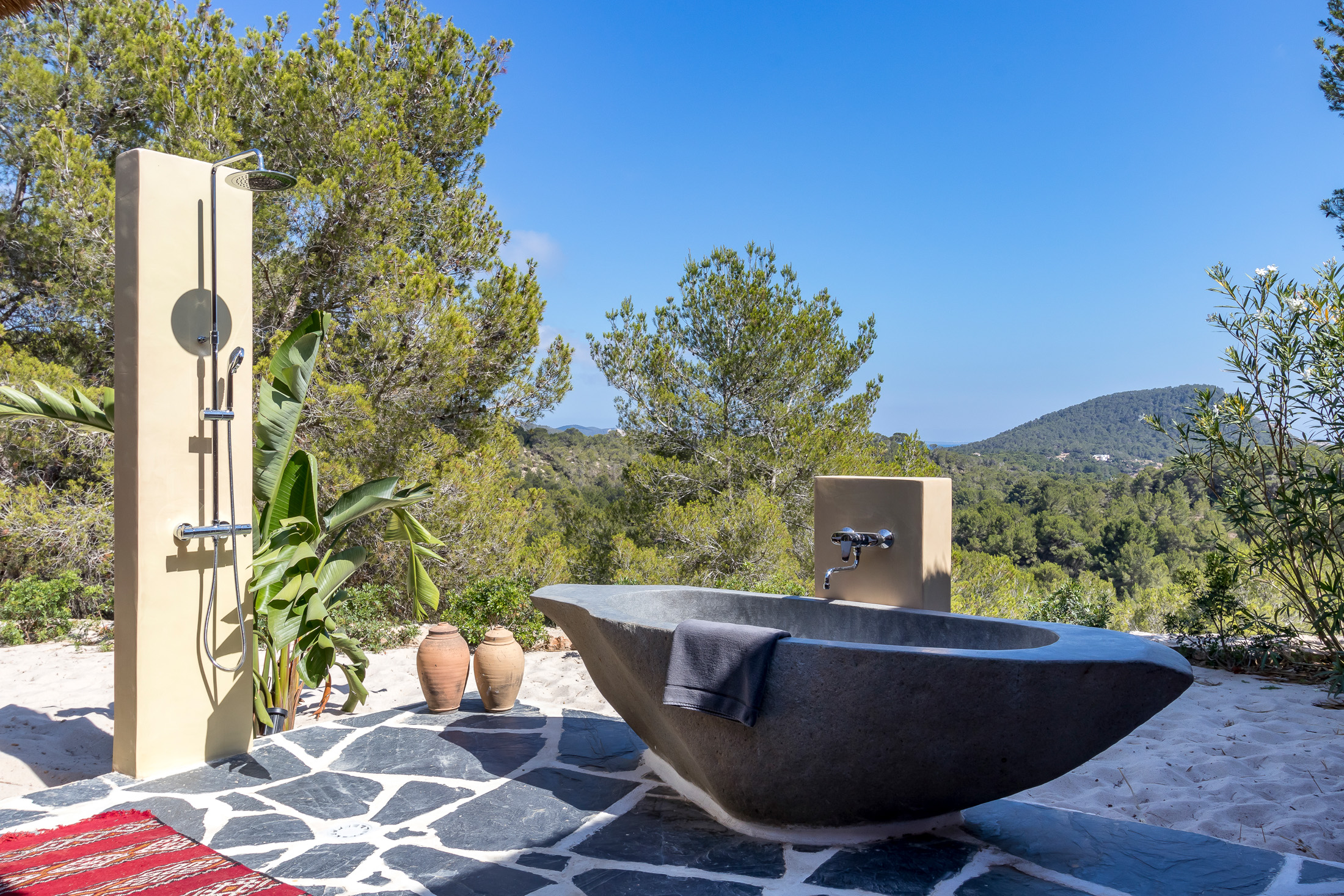 Outdoor Bathtub Finca in Ibiza of Miraflores