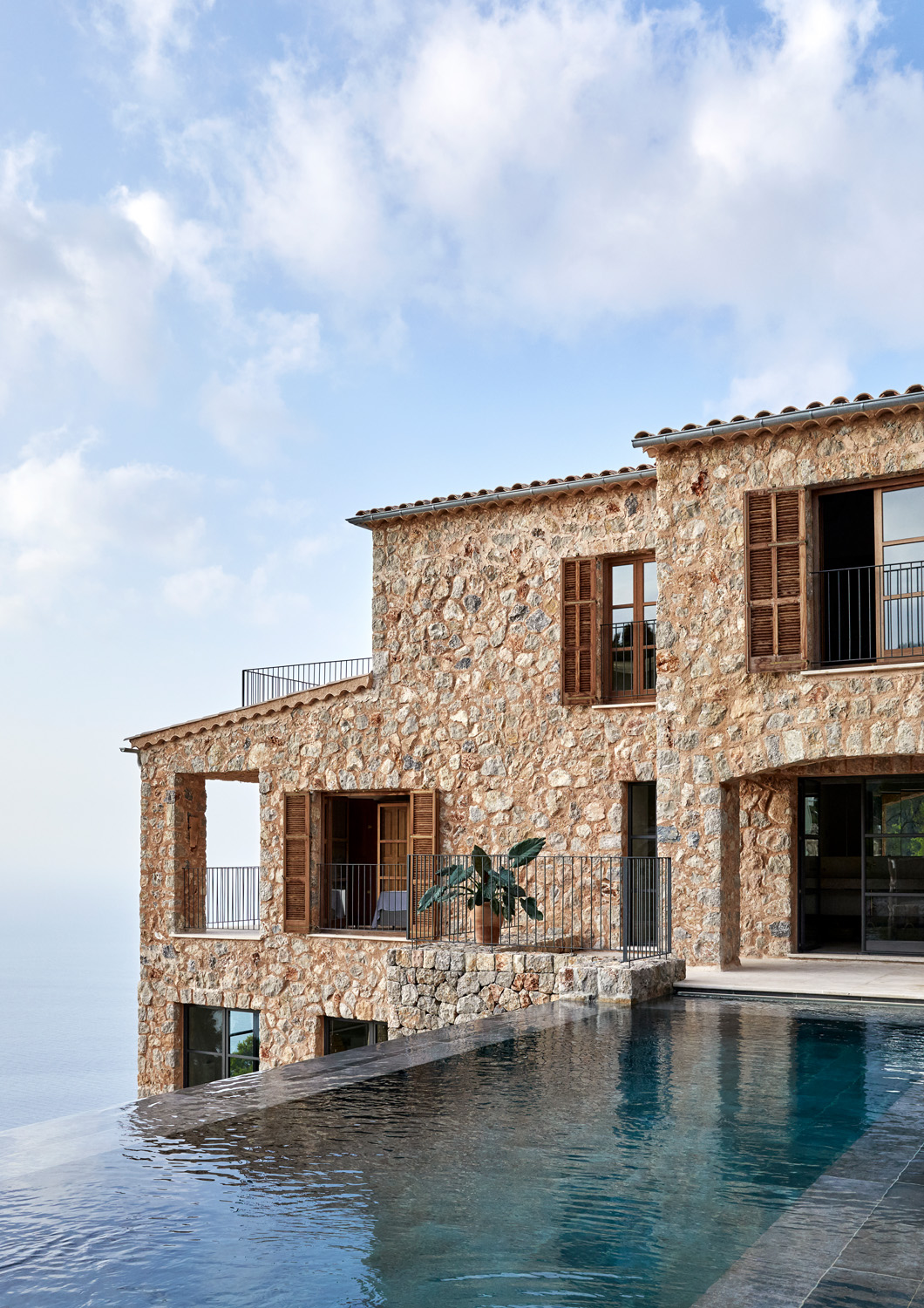 Pool and house Miramar Moredesign - luxury architecture and design in Ibiza