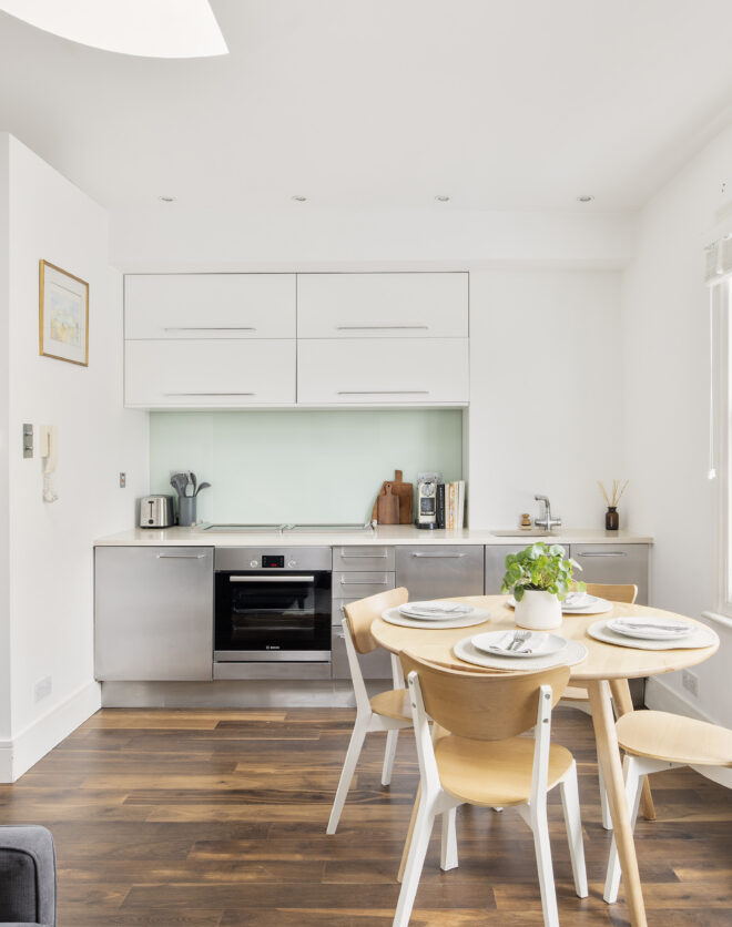 Light-filled open plan kitchen and living room of a luxury apartment for rent in Notting Hill
