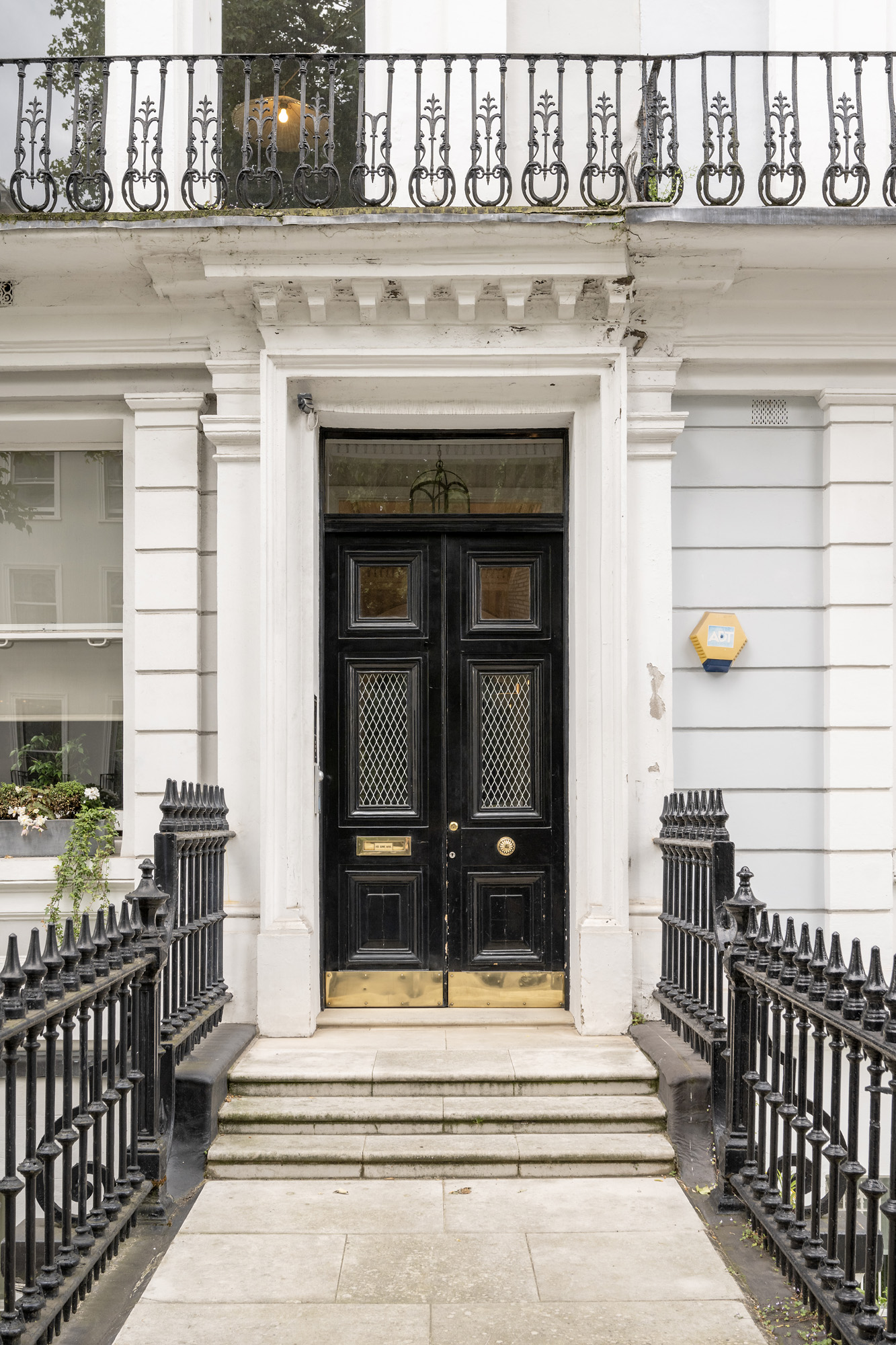Notting-Hill-Apartment-For-Rent-Ladroke-Gardens-17_Lo
