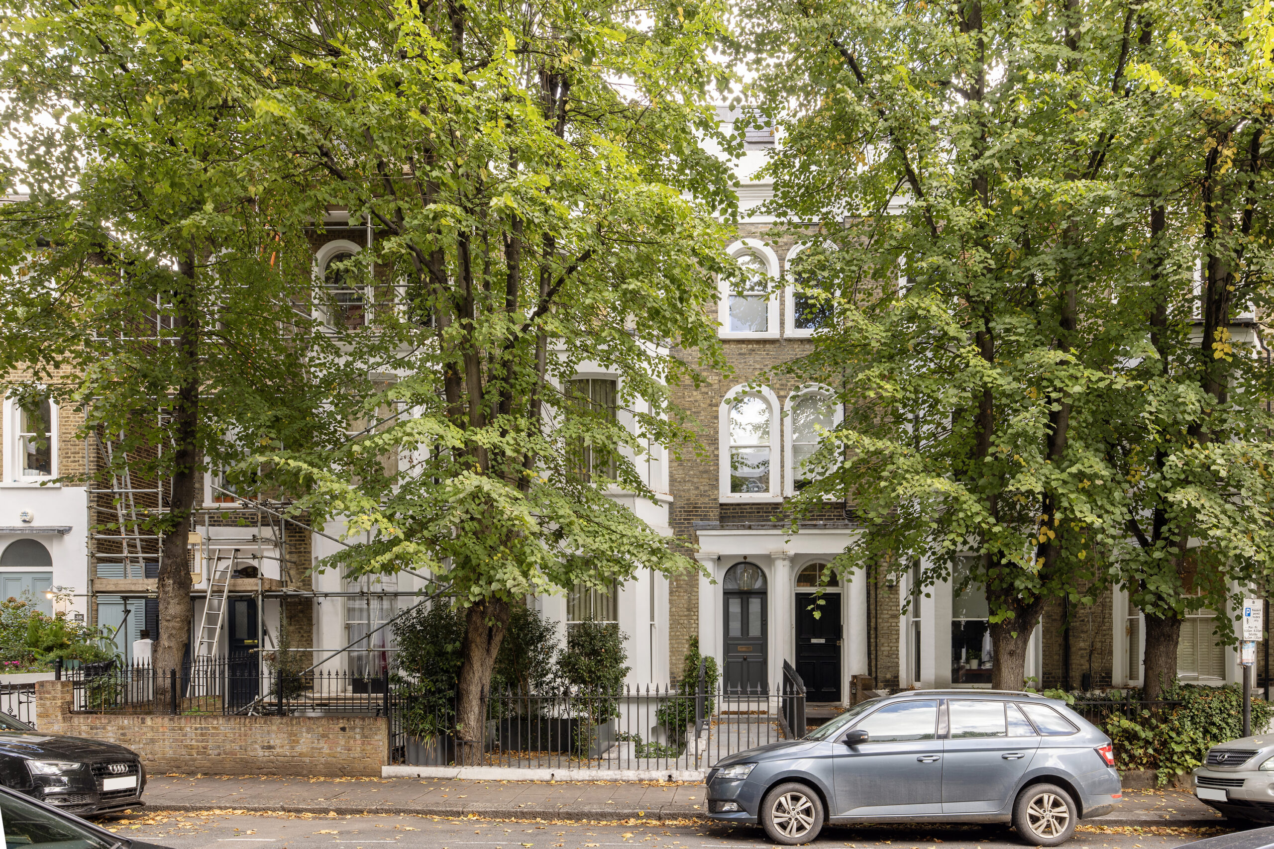 Notting-Hill-Apartment-For-Sale-Aldridge-Road-Villas-1_Lo