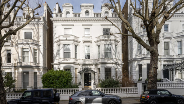Notting-Hill-Apartment-For-Sale-Holland-Park-2_Lo