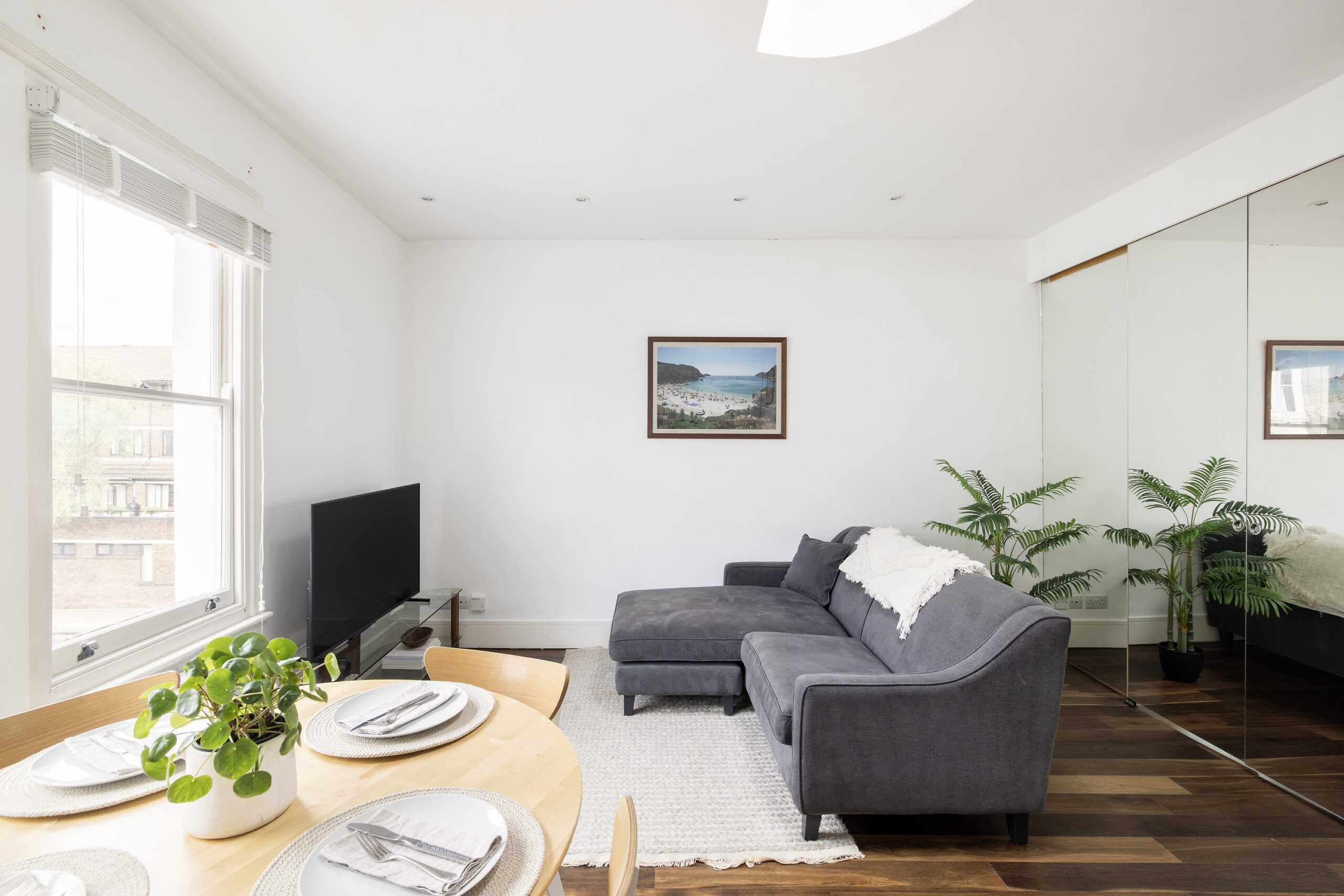 Notting-Hill-Apartment-For-Sale-Kensington-Park-Road-3_Lo