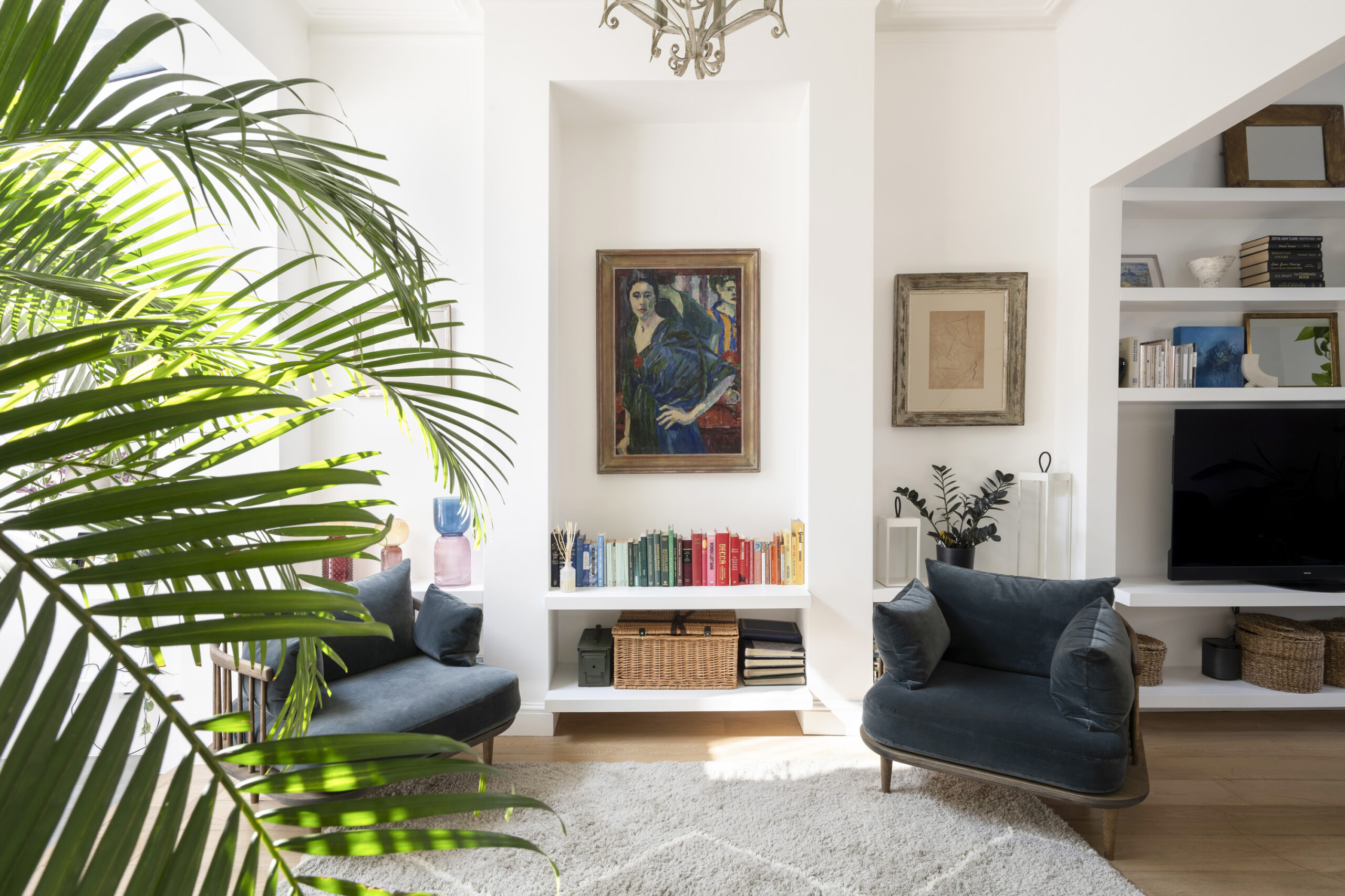 Luxury open-plan reception area of a two-bedroom Notting Hill maisonette for sale