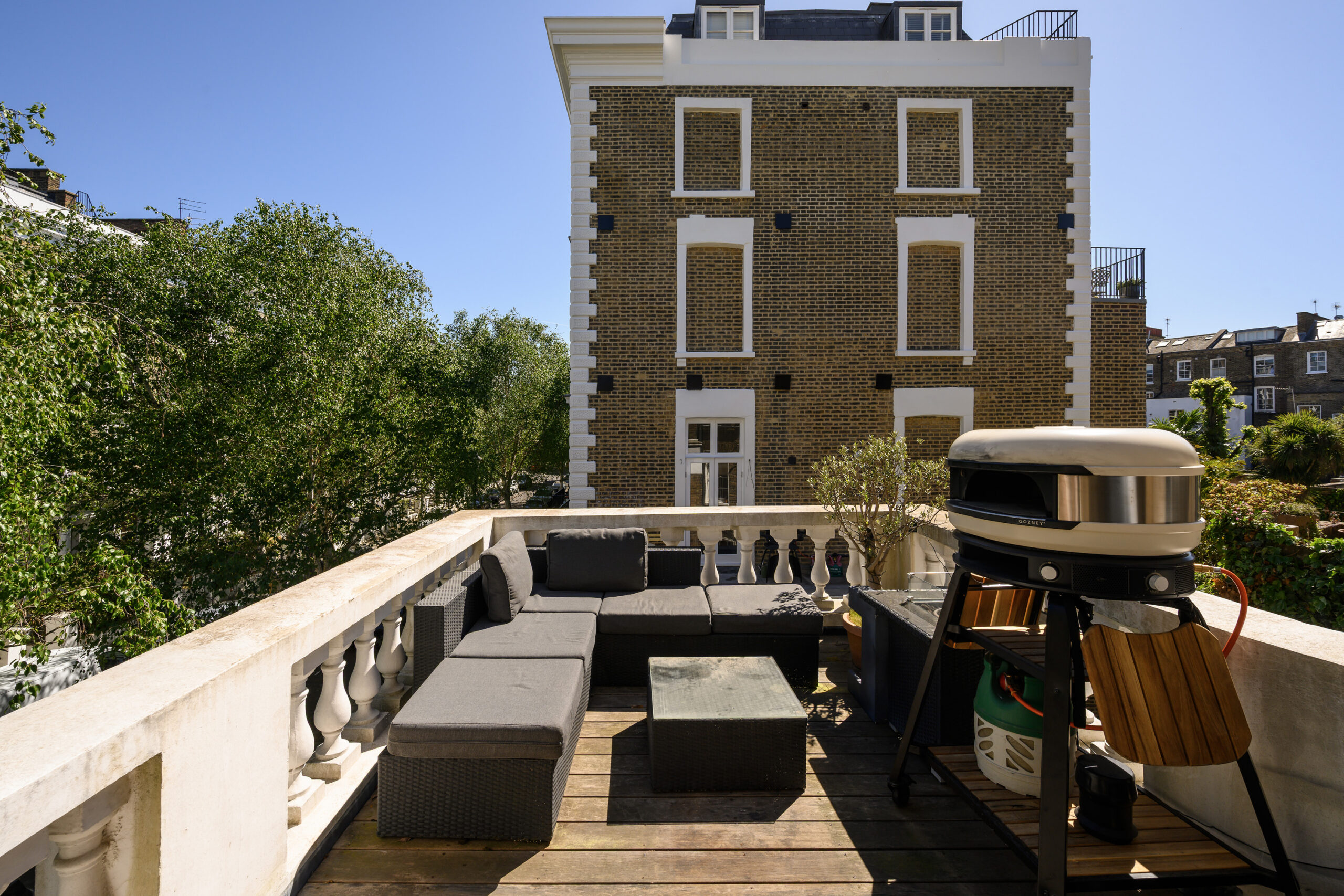 Notting-Hill-House-For-Apartment-Alexander-Street-1_Lo