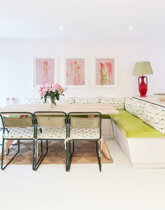 For Sale, Hippodrome Mews Holland Park W11 dining room and banquette seating