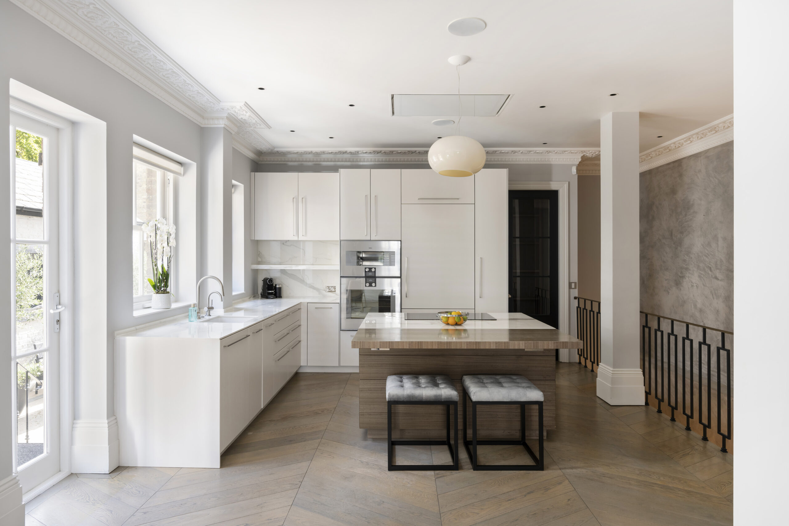 Modern open-plan kitchen of a luxurious Notting Hill home for sale