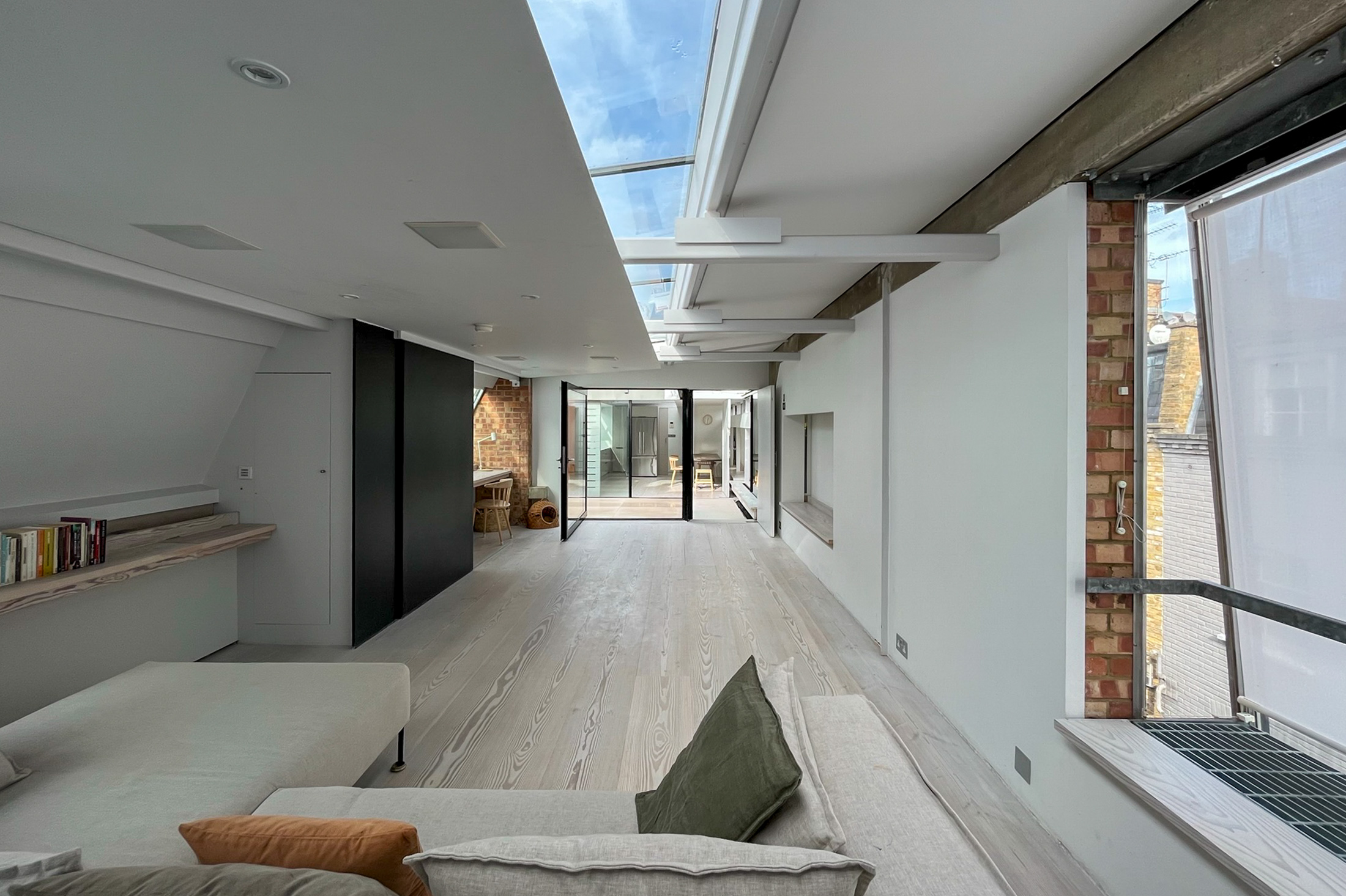 Notting-Hill-Mews-House-For-Sale-Vernon-Yard-02